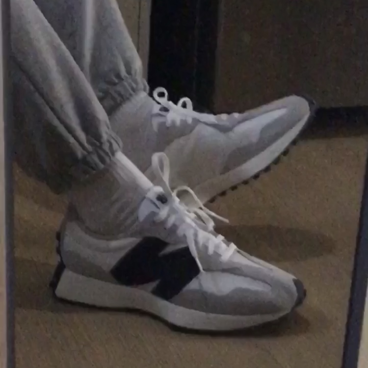 New Balance 327 White Black 착용 스타일