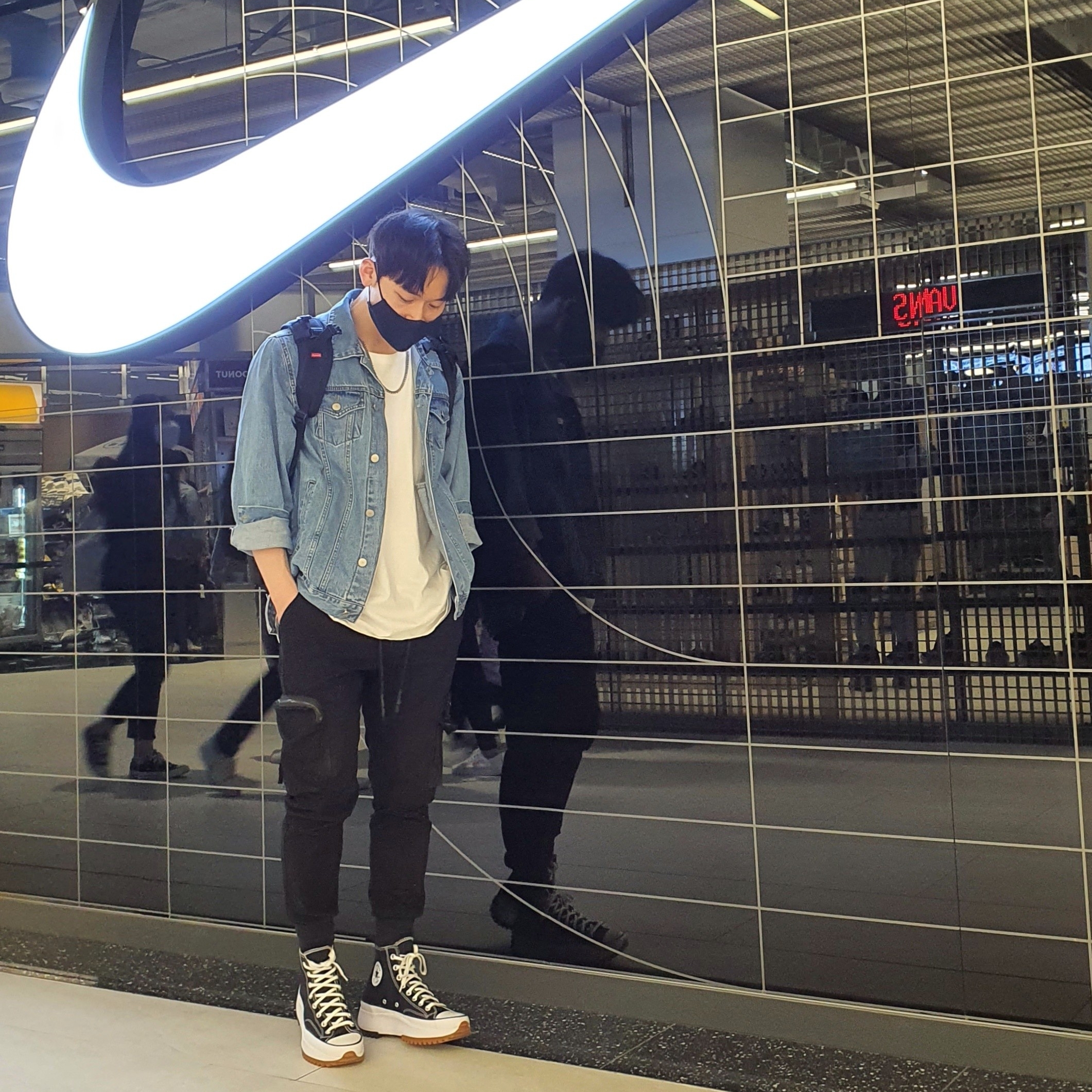 Converse Run Star Hike Hi Black White Gum 착용 스타일 - 2