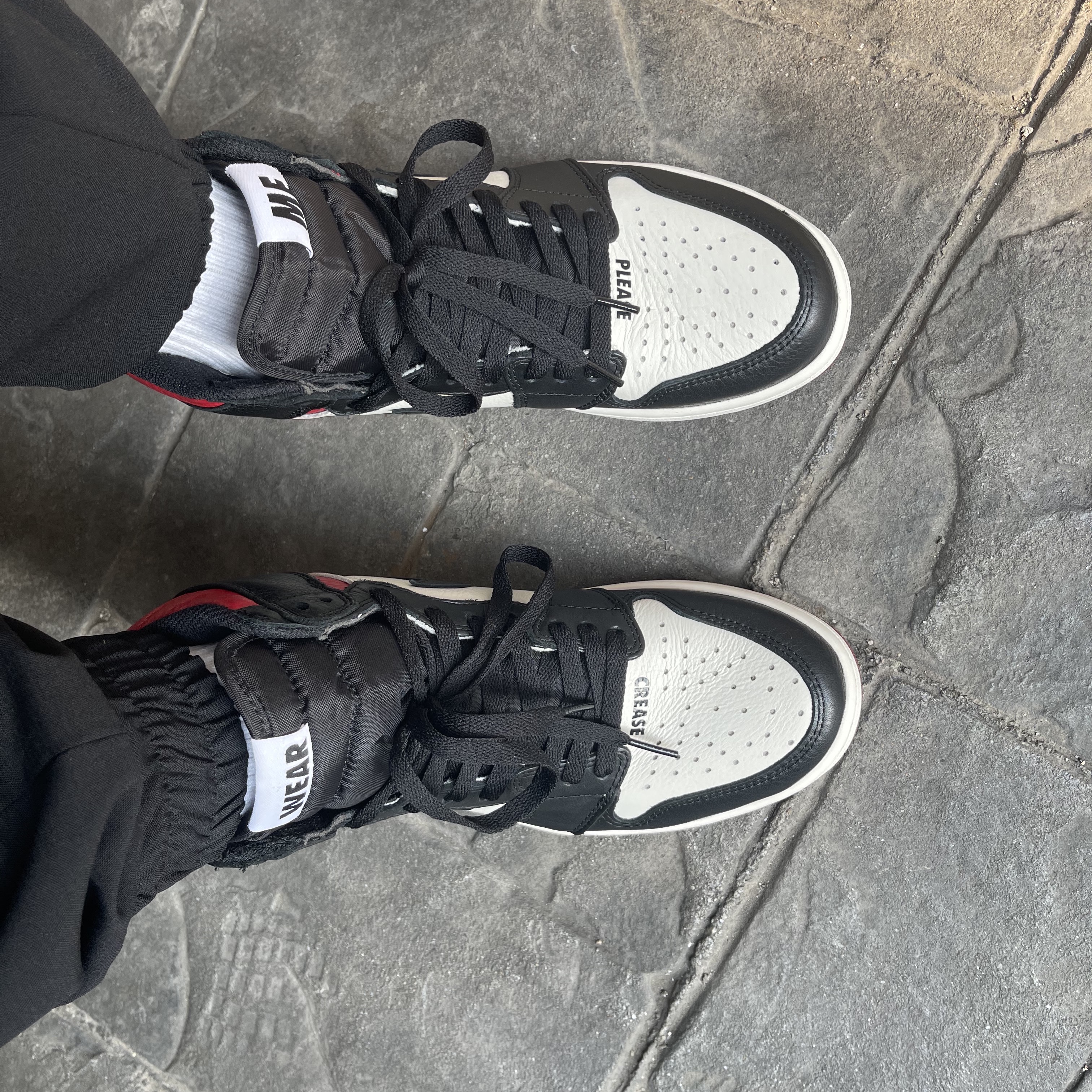 Jordan 1 Retro High Not for Resale Varsity Red 착용 스타일 - 3