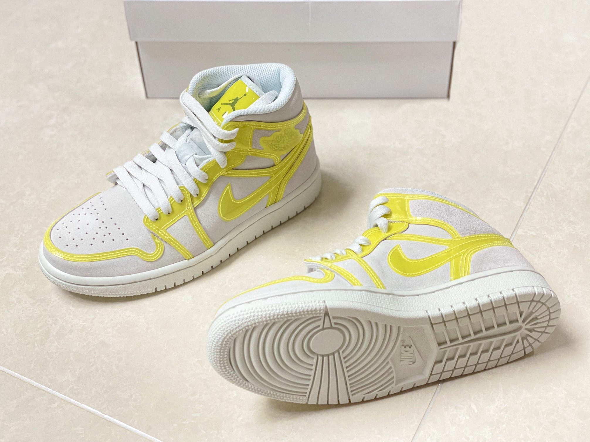 (W) Jordan 1 Mid LX Opti Yellow 착용 스타일
