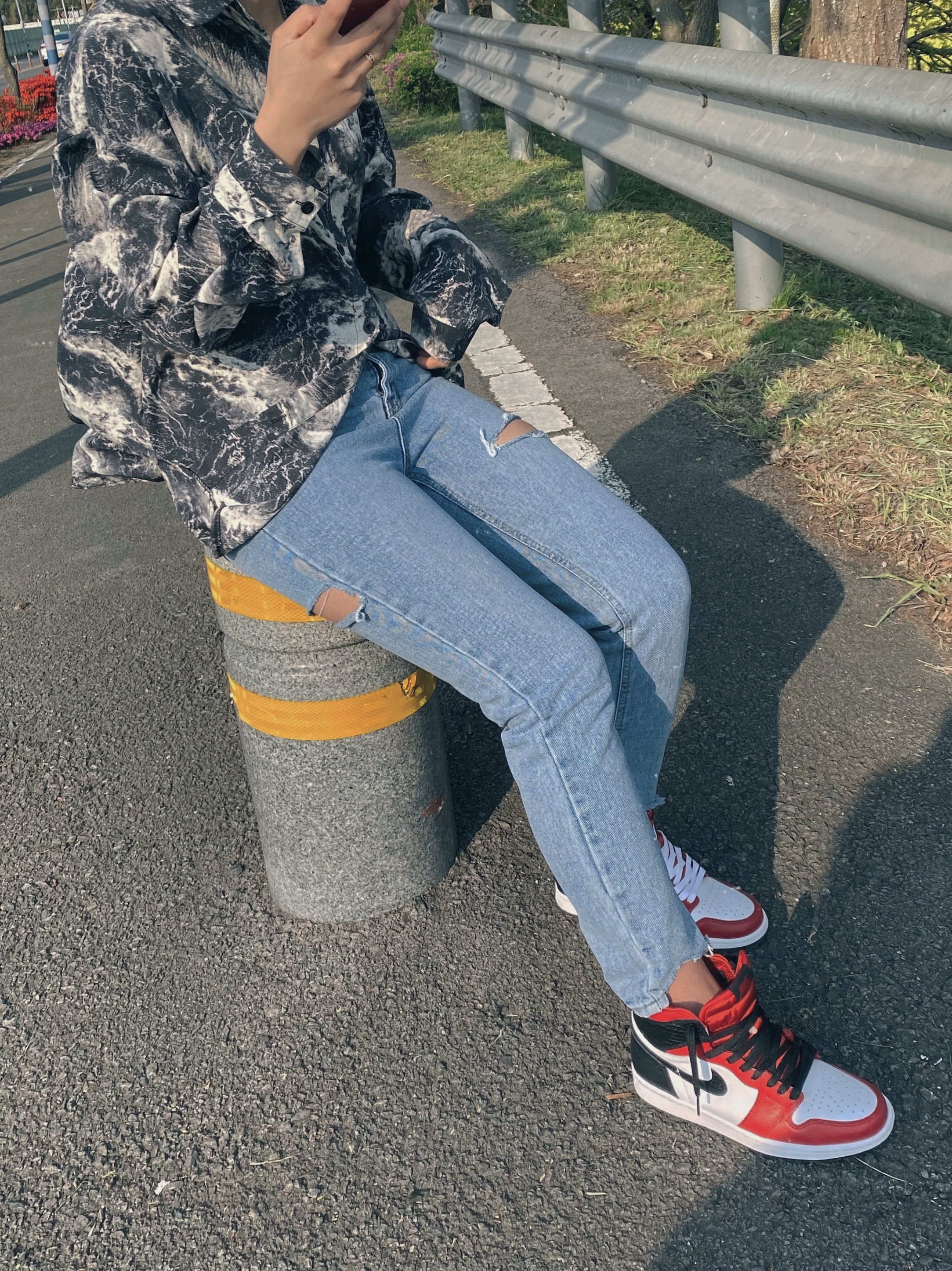 (W) Jordan 1 Retro High Satin Red 착용 스타일 - 2
