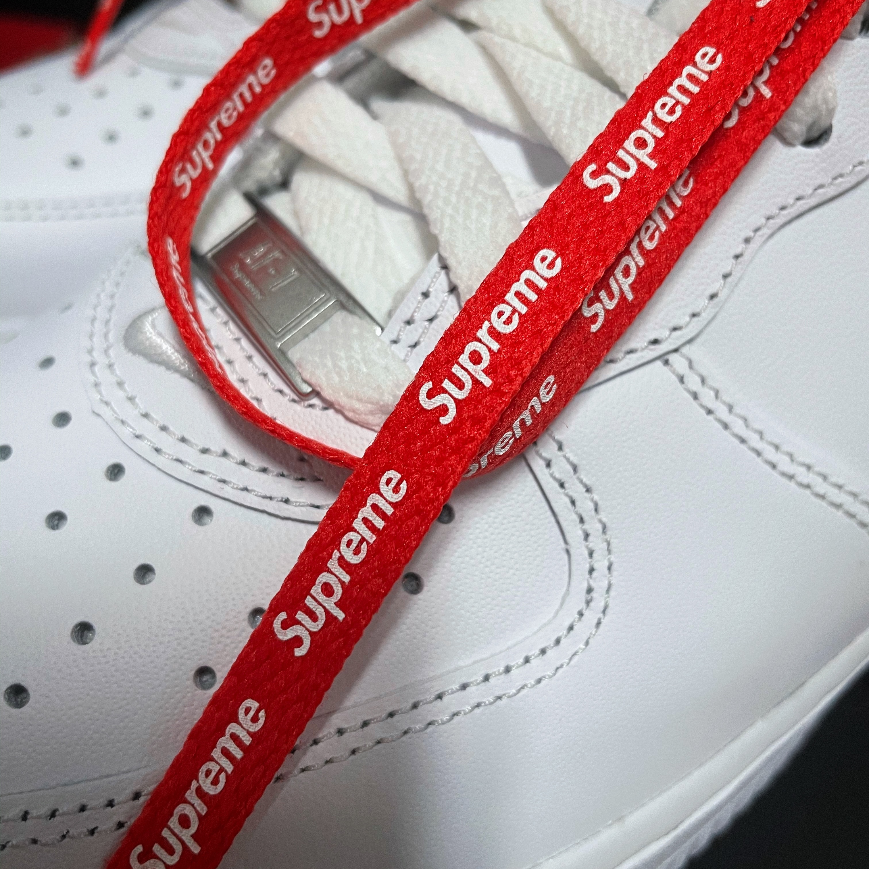 Nike x Supreme Air Force 1 Low White 착용 스타일 - 1