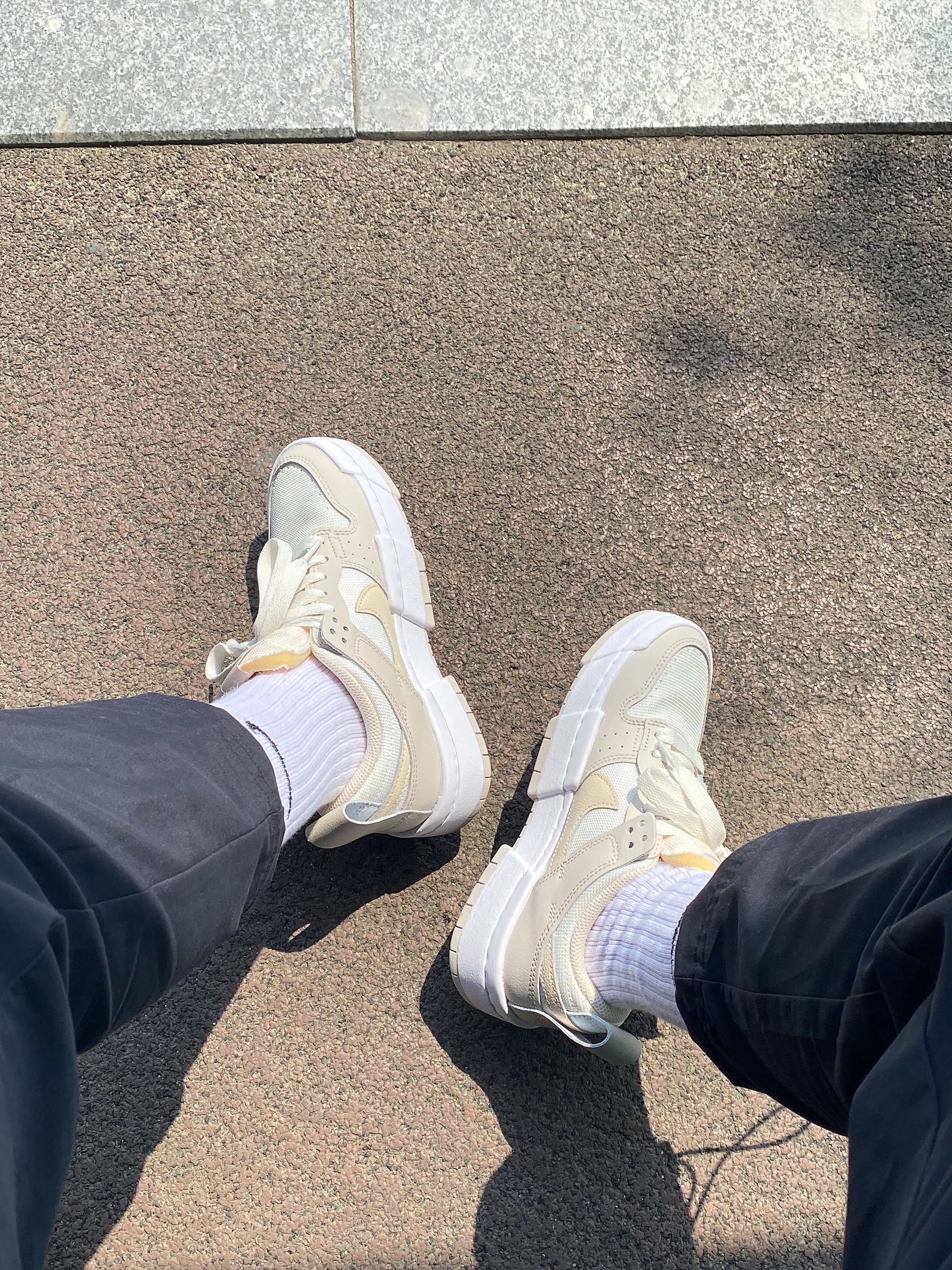 (W) Nike Dunk Low Disrupt Desert Sand 착용 스타일 - 1