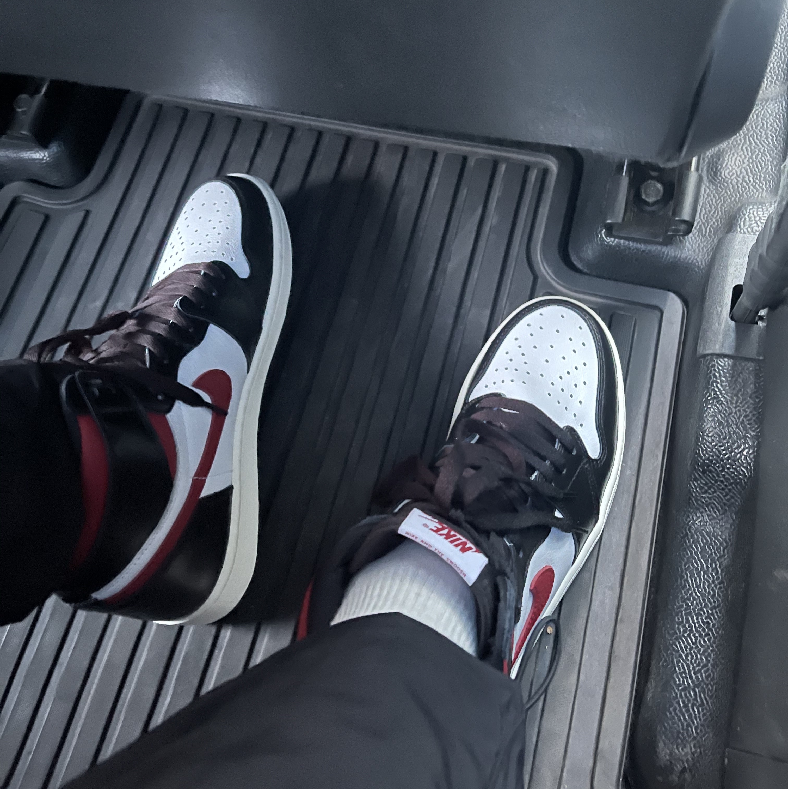 Jordan 1 Retro High OG Gym Red 착용 스타일