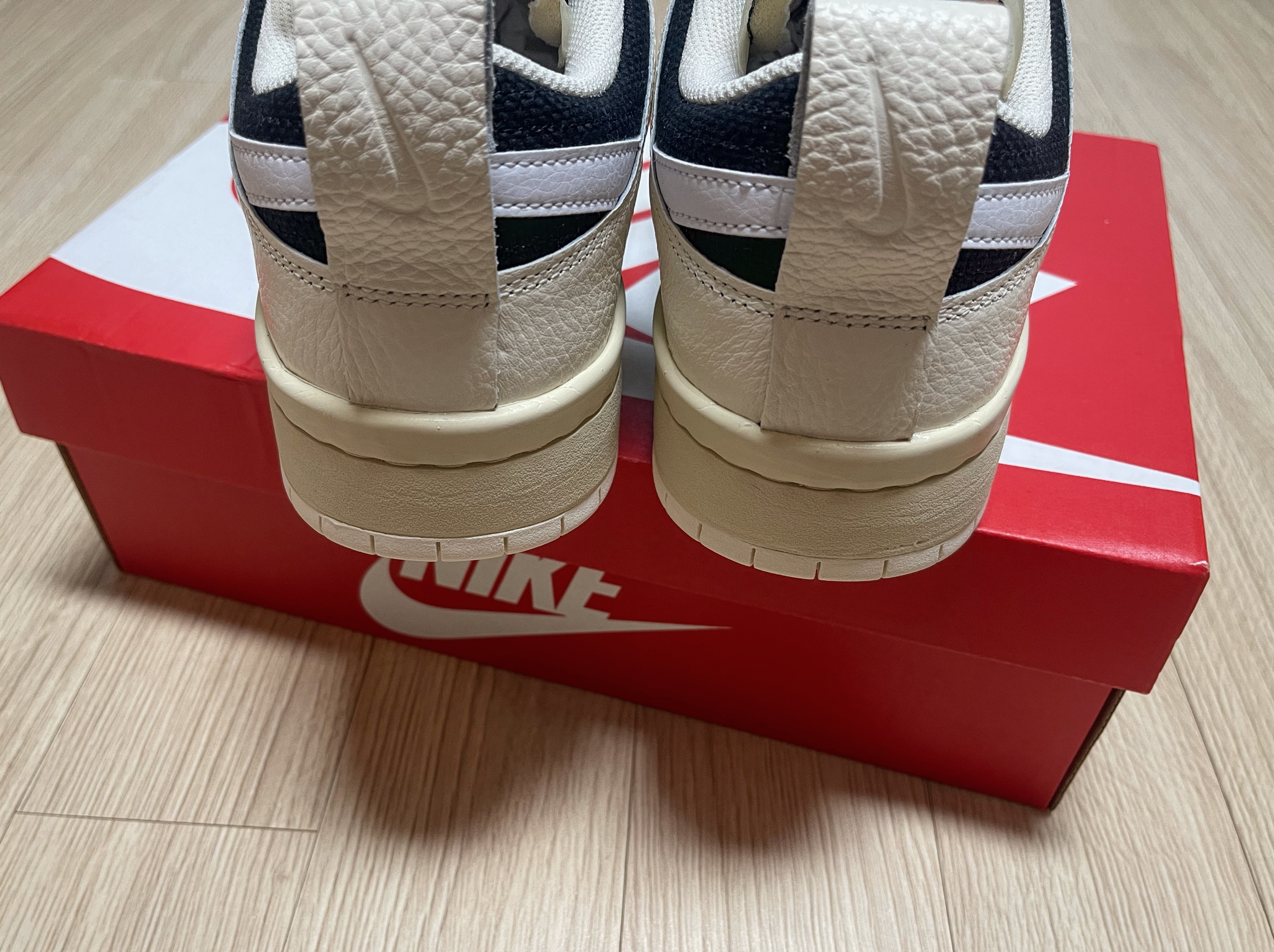 (W) Nike Dunk Low Disrupt Pale Ivory 착용 스타일 - 2