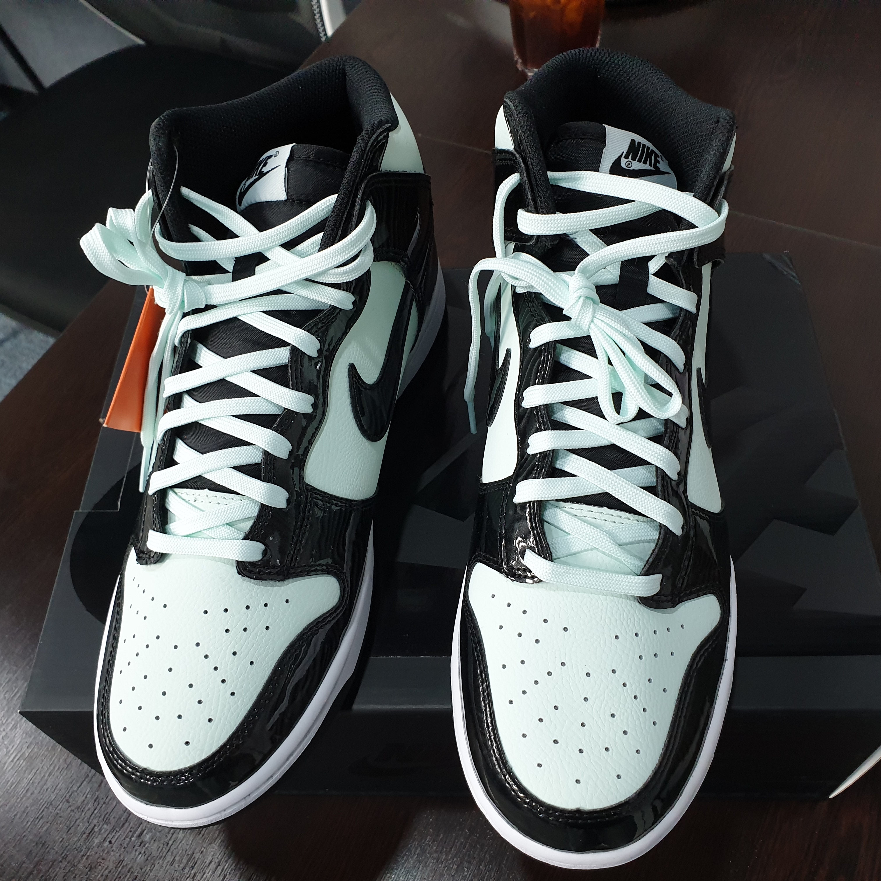 Nike Dunk High Barely Green 착용 스타일