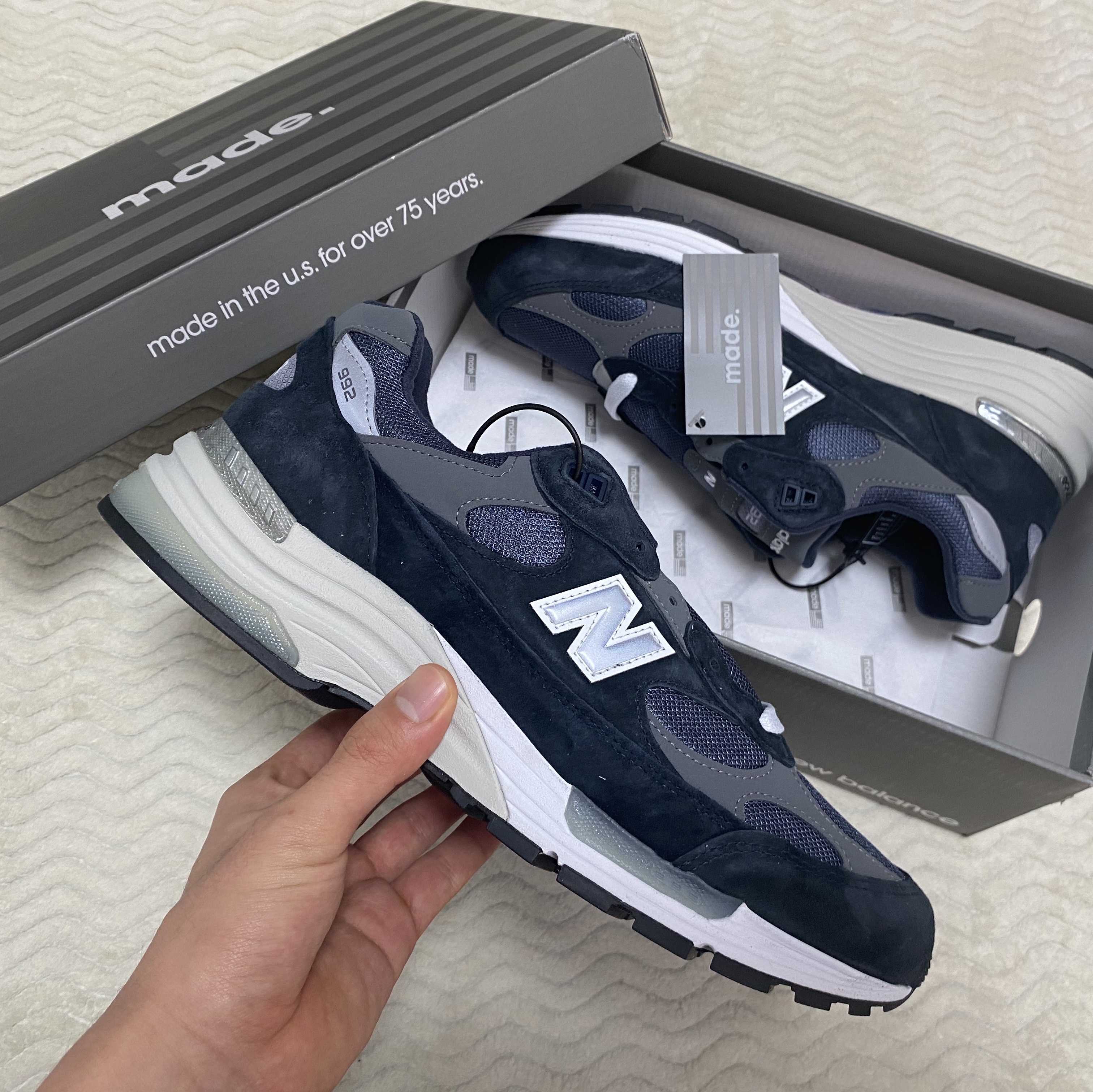 New Balance 992 Made in USA Navy, New Balance 990v5 Made in USA Grey - D Standard 착용 스타일 - 1