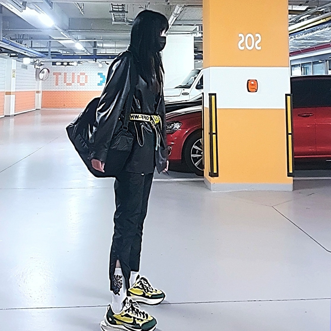 Nike x Sacai VaporWaffle Tour Yellow & Gorge Green Sail 착용 스타일