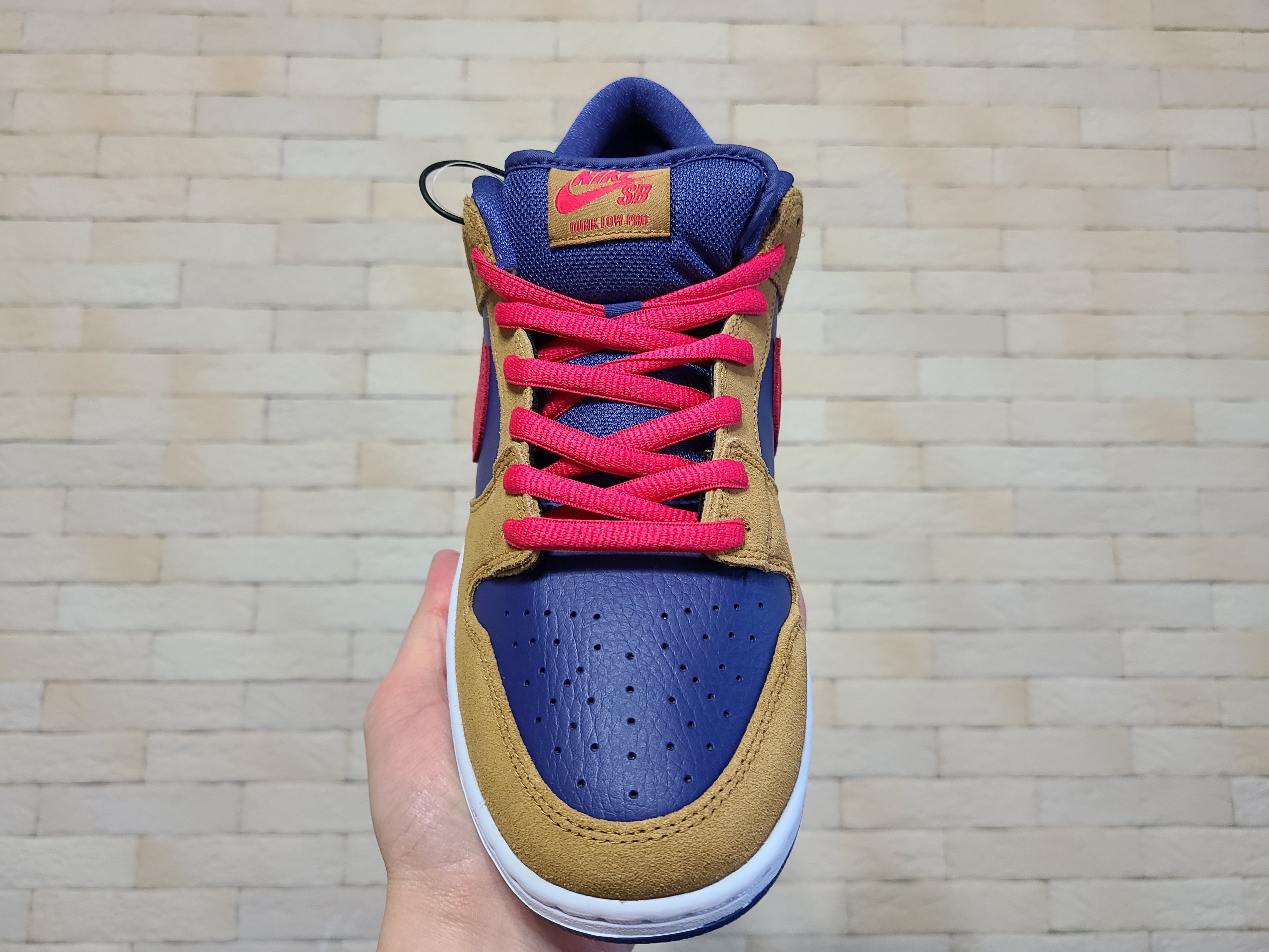 Nike SB Dunk Low Pro Wheat and Purple 착용 스타일 - 4