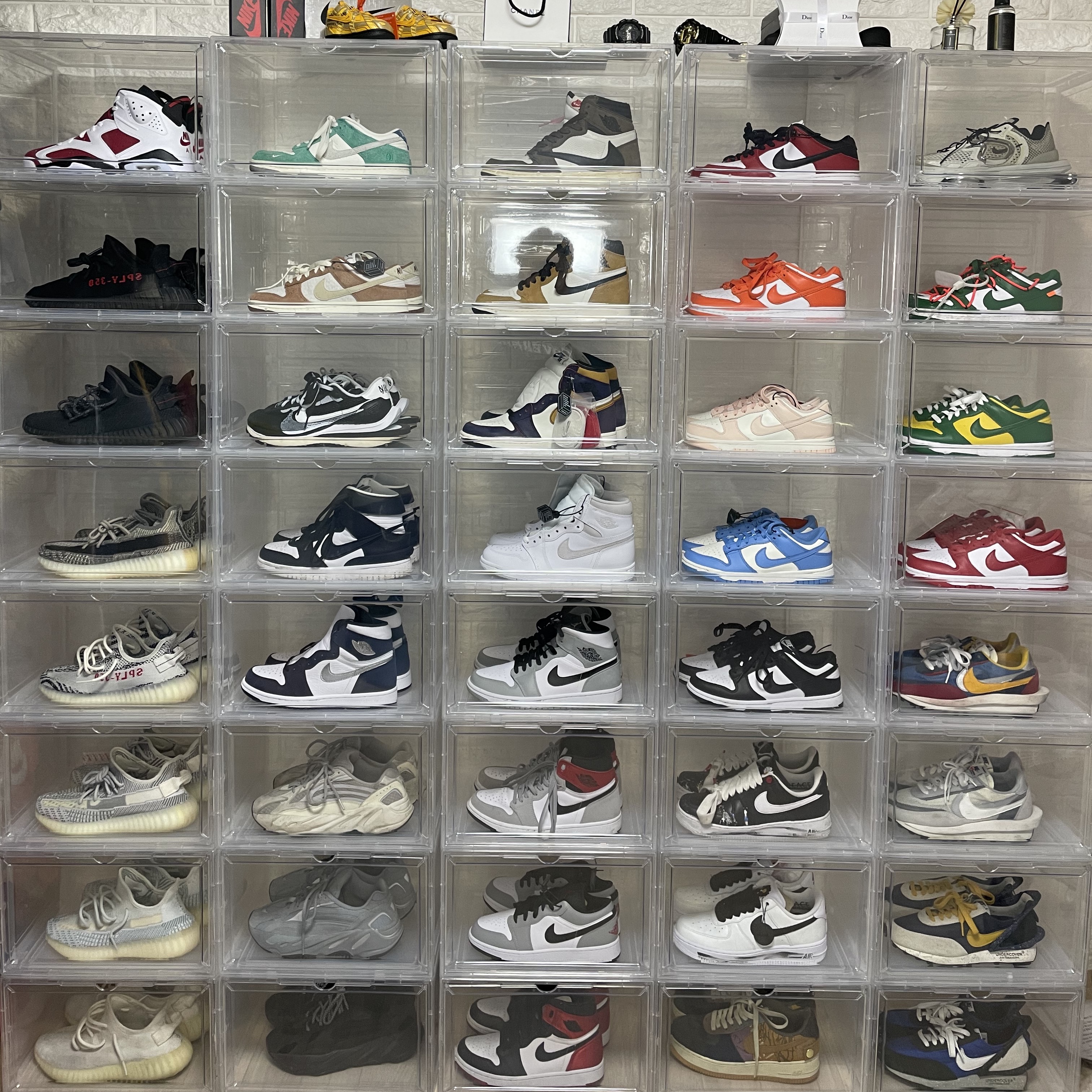 Nike x Kasina Dunk Low Road Sign - Kasina Exclusive, Jordan 1 x Travis Scott Retro High OG SP Mocha 착용 스타일