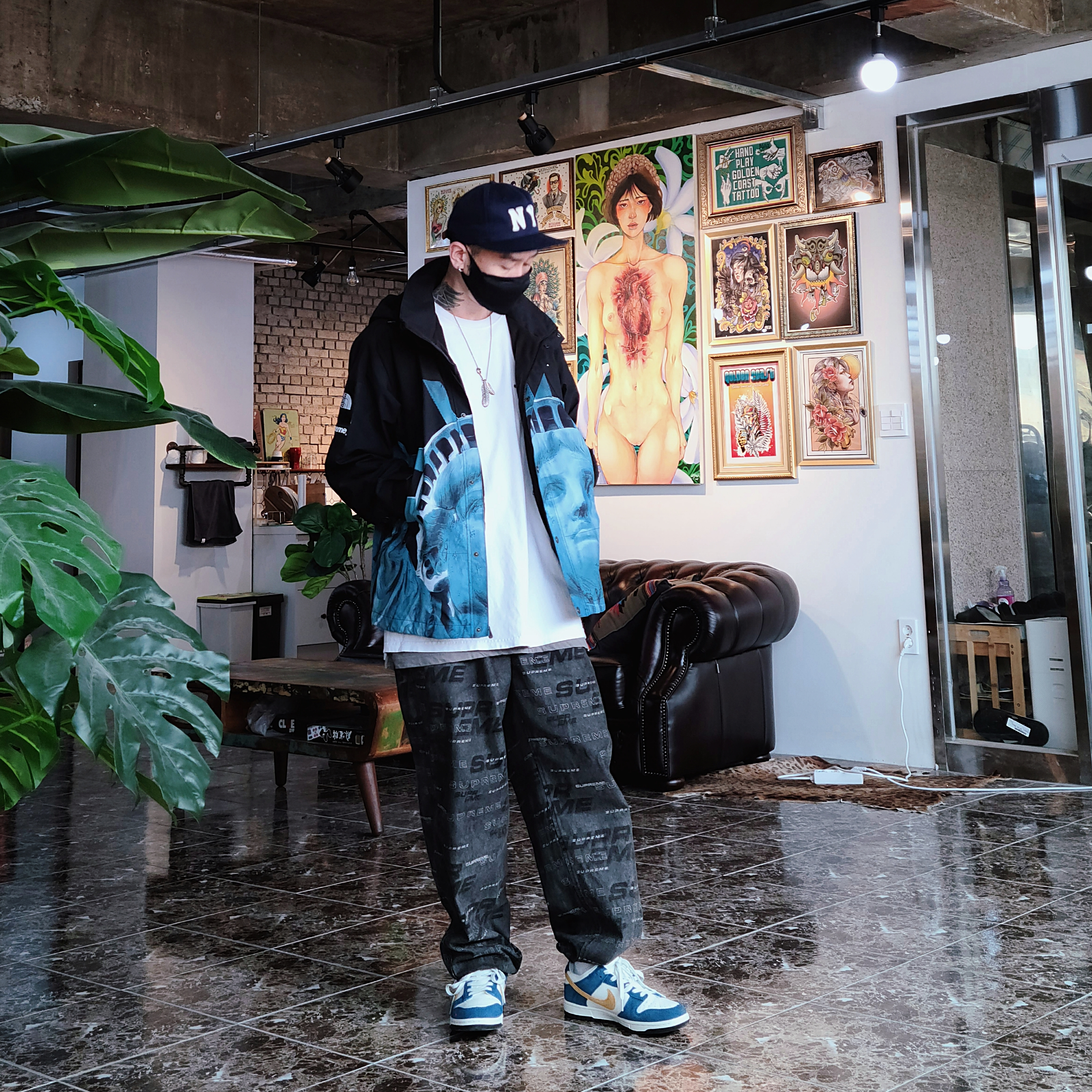 Nike x Kasina Dunk Low 80's Bus, Supreme x The North Face Statue of Liberty Mountain Jacket Black - 19FW 착용 스타일