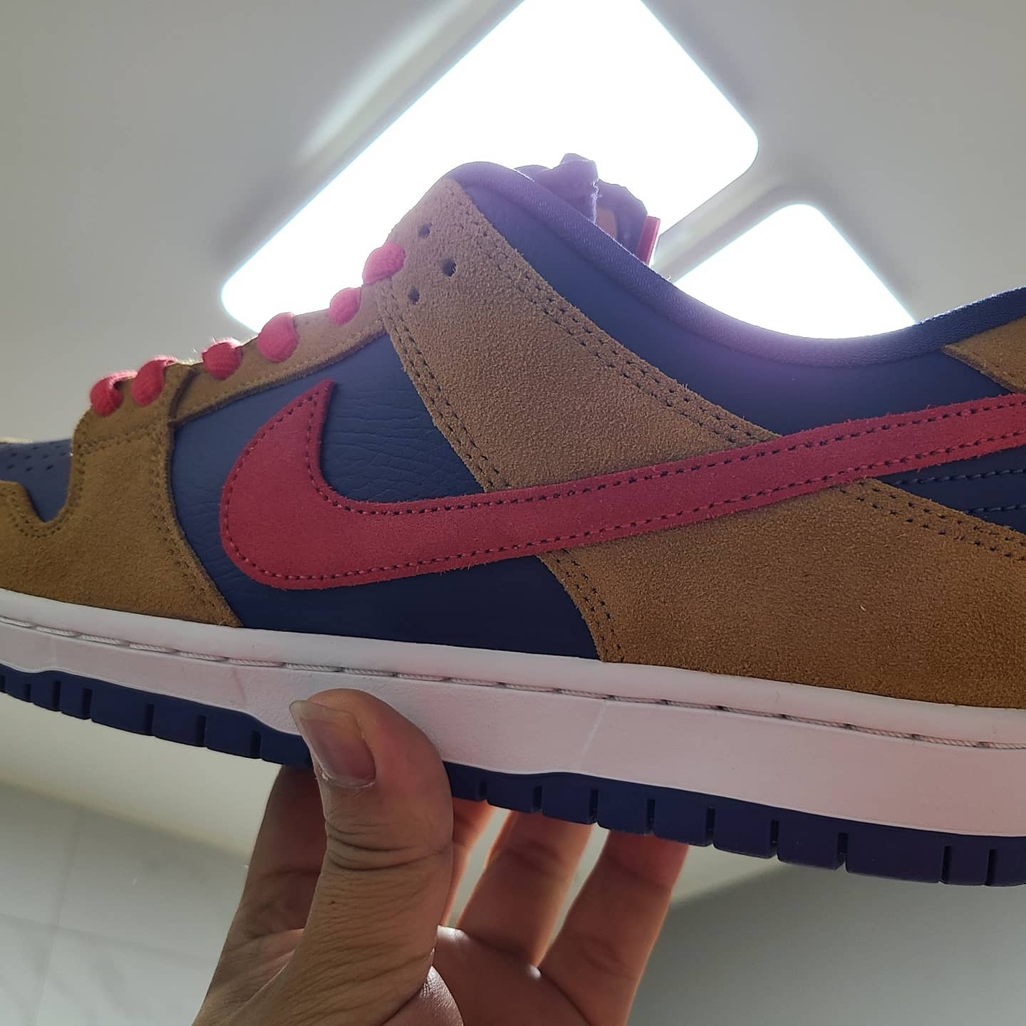 Nike SB Dunk Low Pro Wheat and Purple 착용 스타일 - 4
