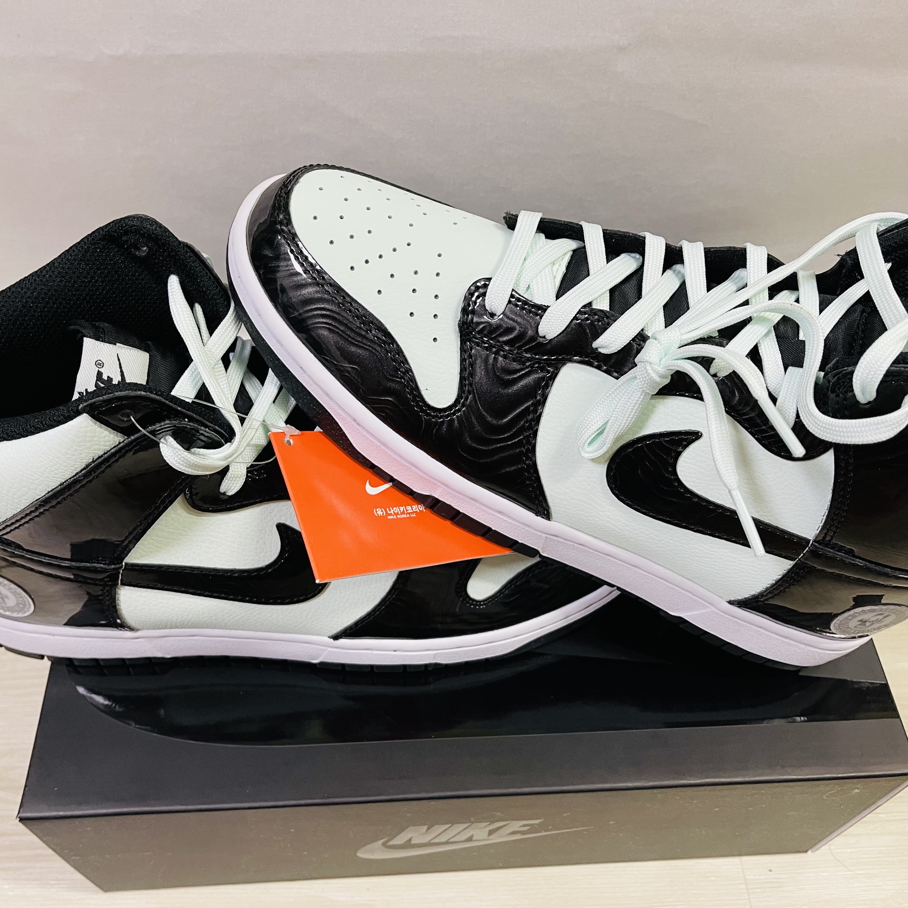 Nike Dunk High Barely Green 착용 스타일 - 2