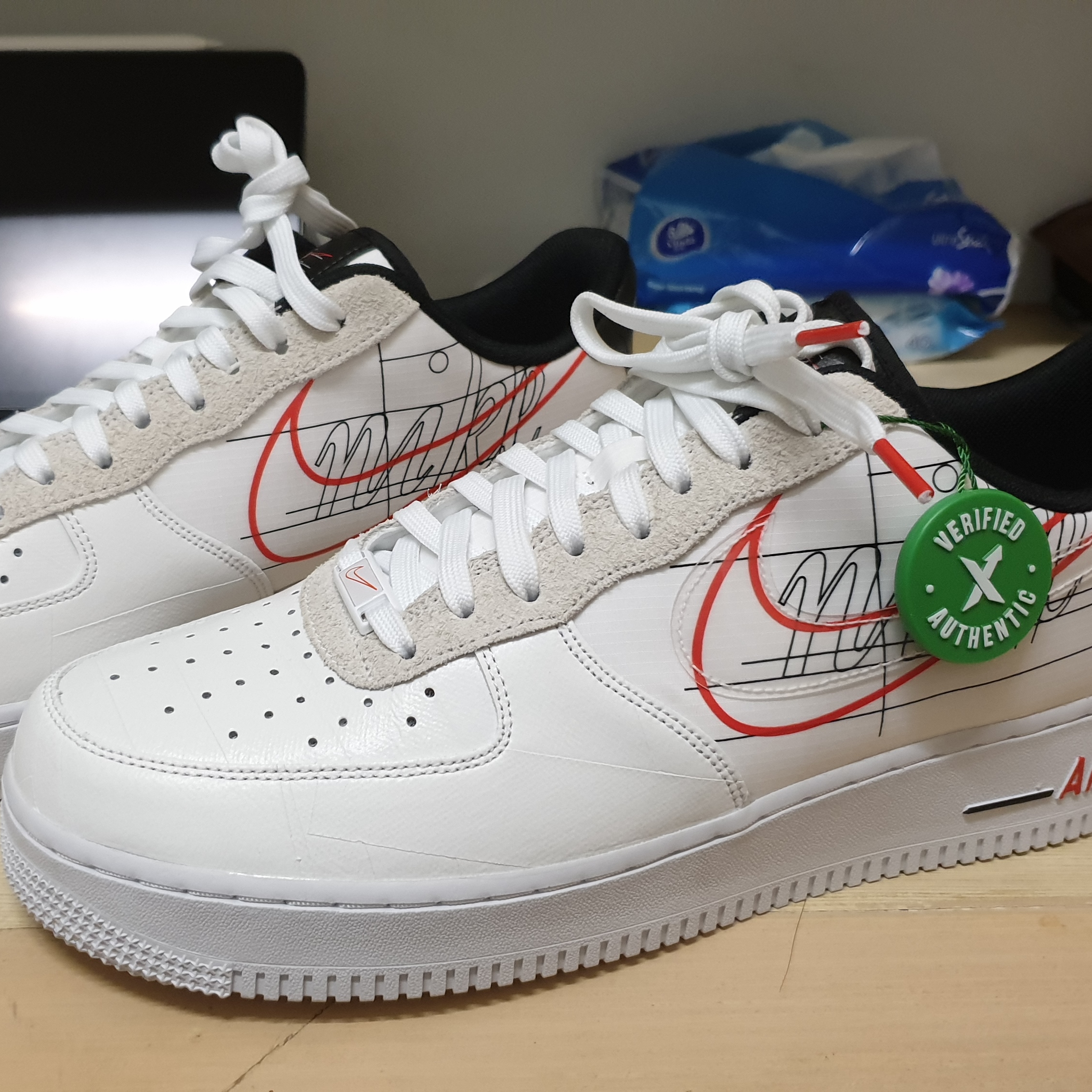 Nike Air Force 1 Low Script Swoosh Pack 착용 스타일 - 1