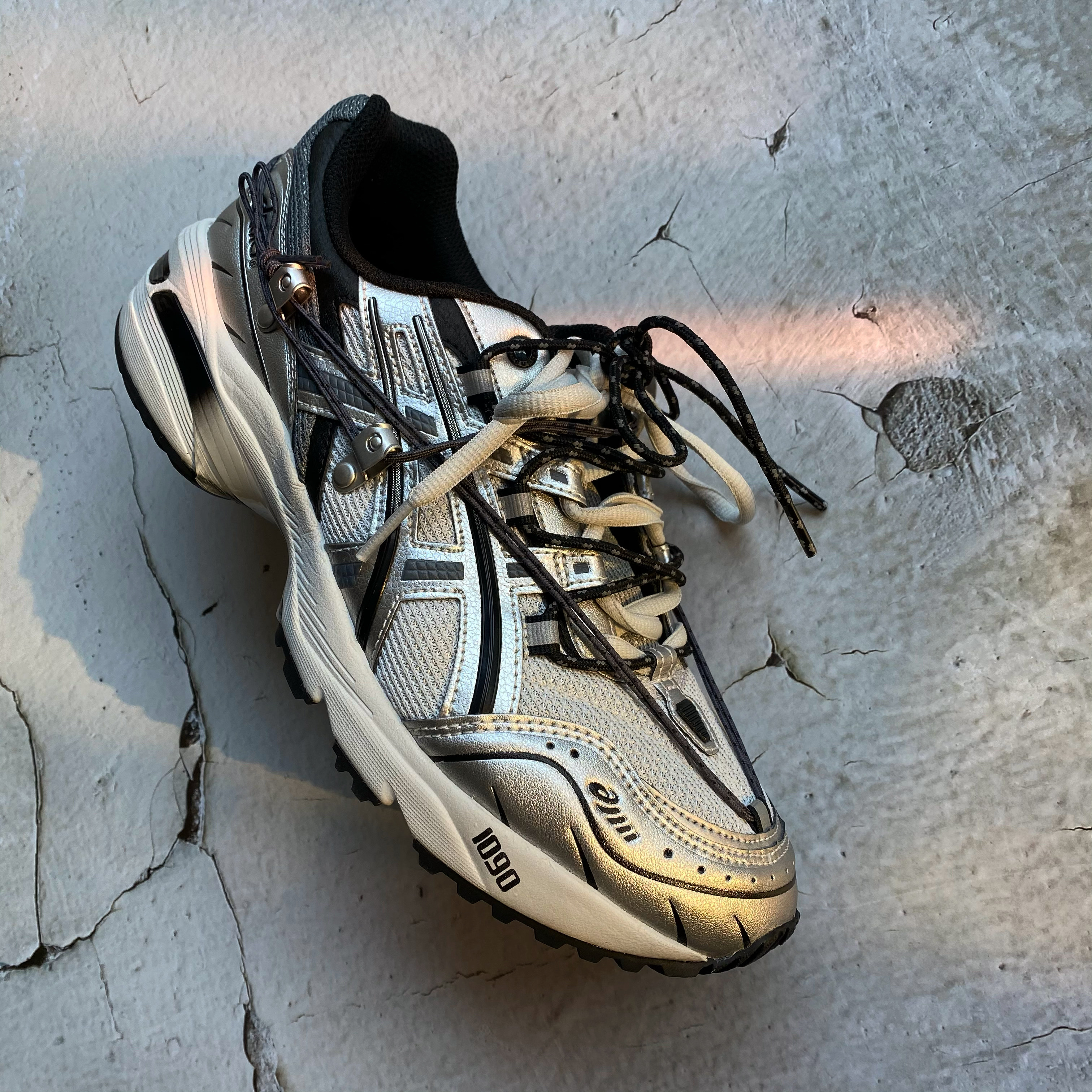 Asics x Andersson Bell Gel-1090 Glacier Grey Silver 착용 스타일