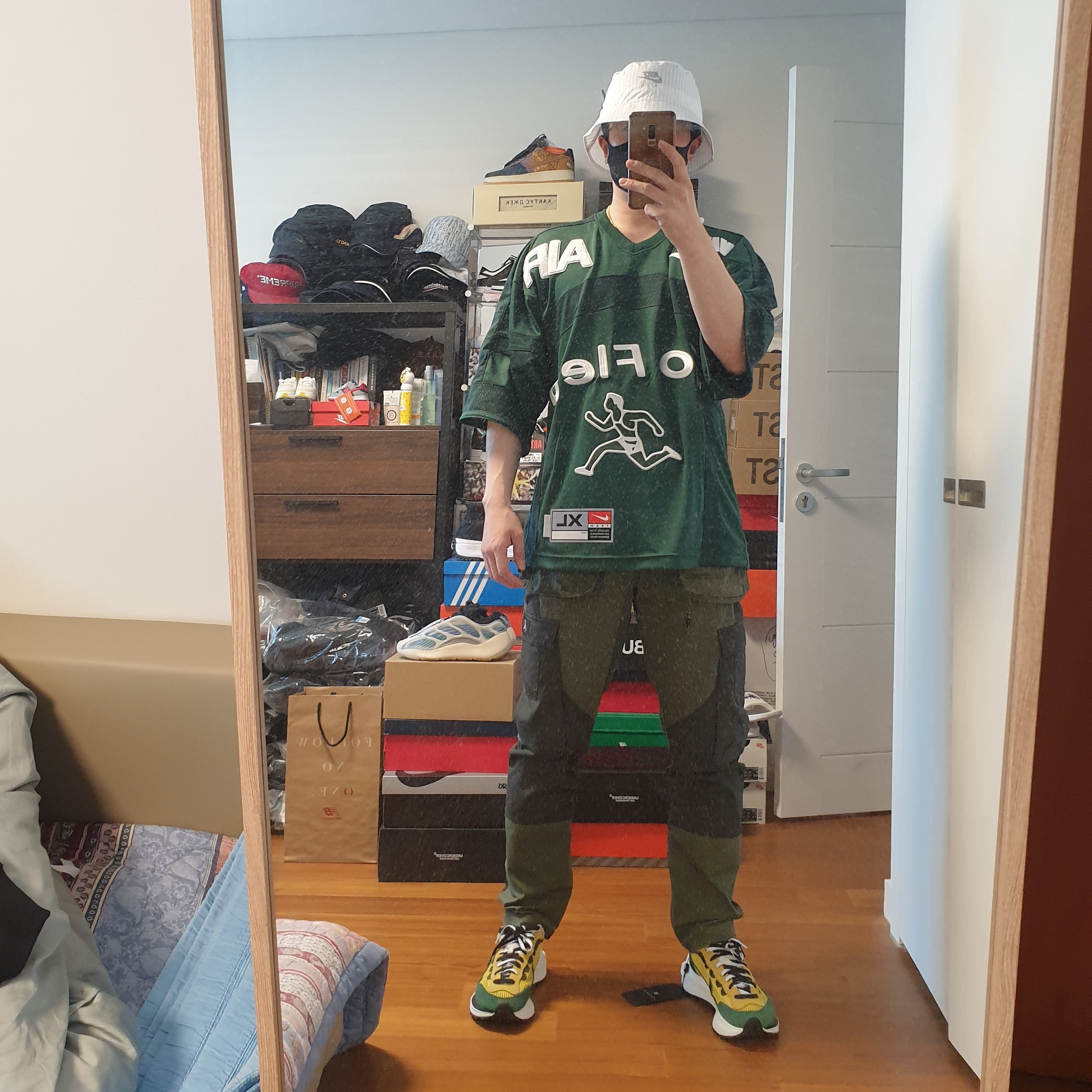 Nike x Kim Jones Bucket Hat White, Nike x Cactus Plant Flea Market S/S Jersey Green - Asia 착용 스타일 - 2