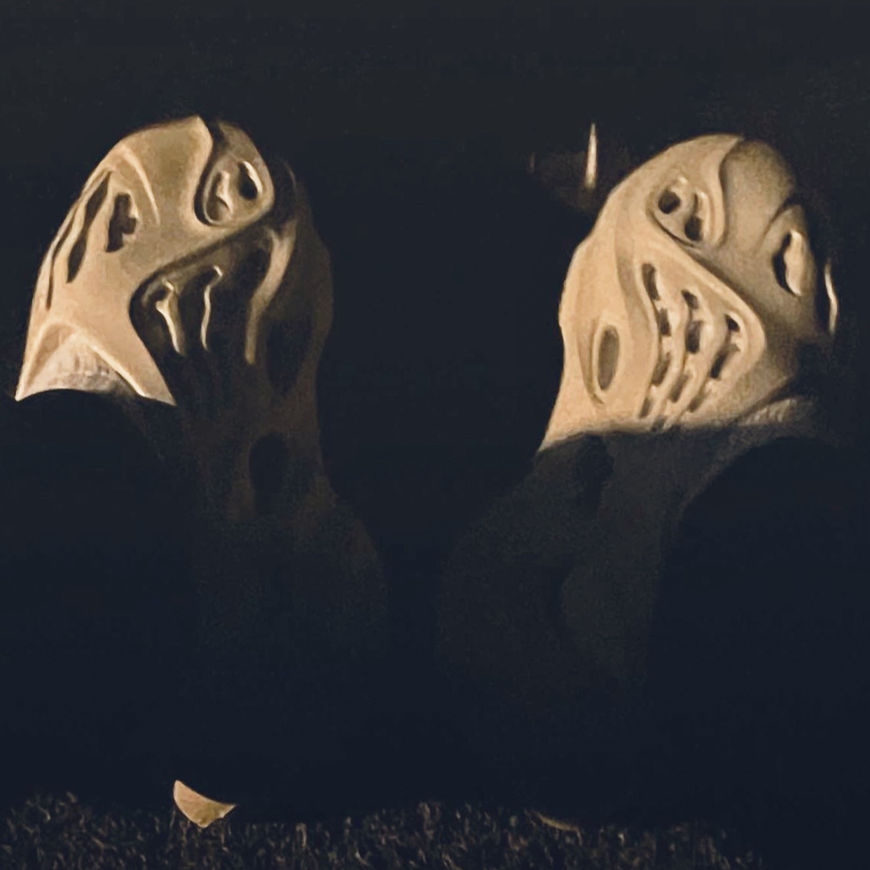 Adidas Yeezy Foam RNNR Sand 착용 스타일