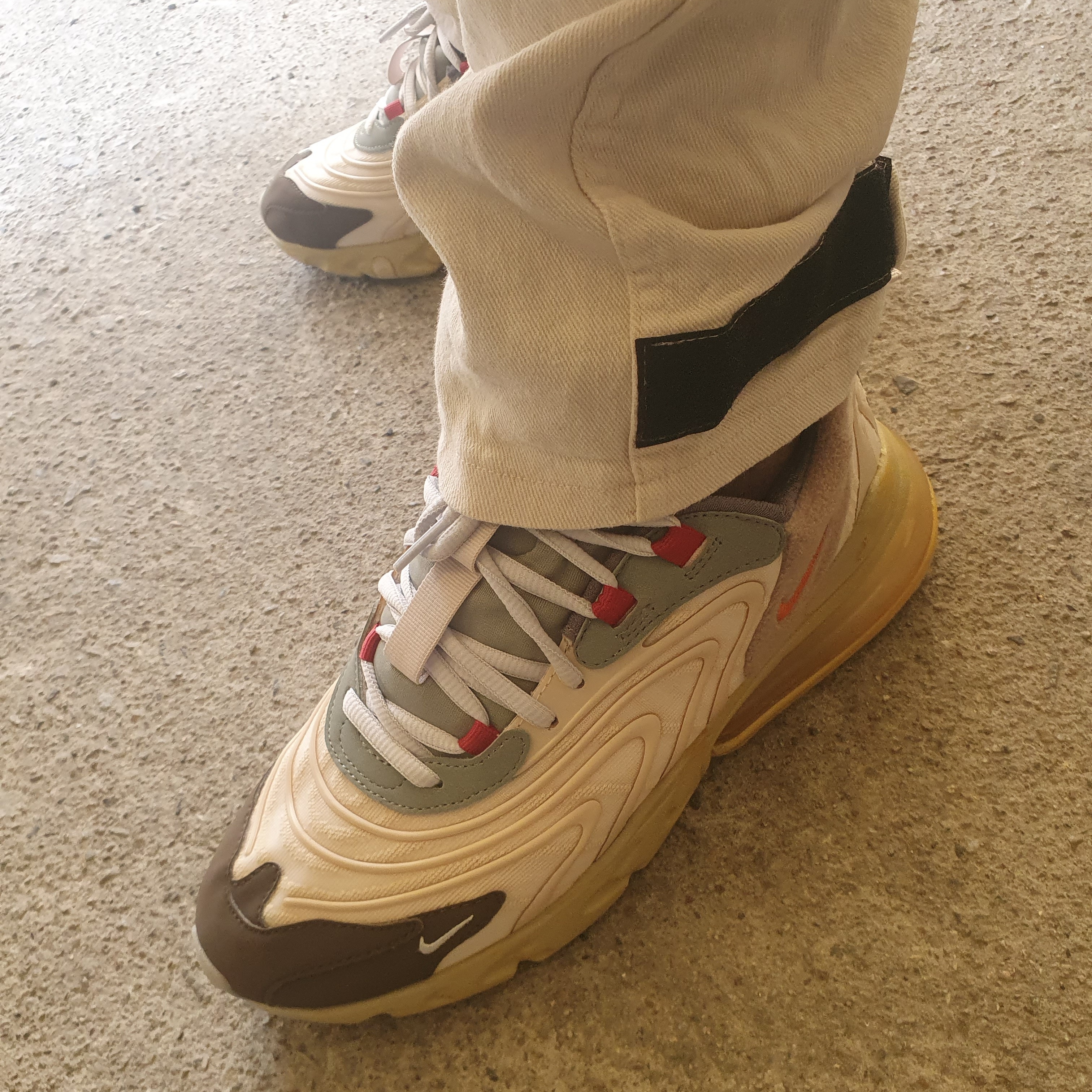 Nike x Travis Scott Air Max 270 React Cactus Trails 착용 스타일 - 1