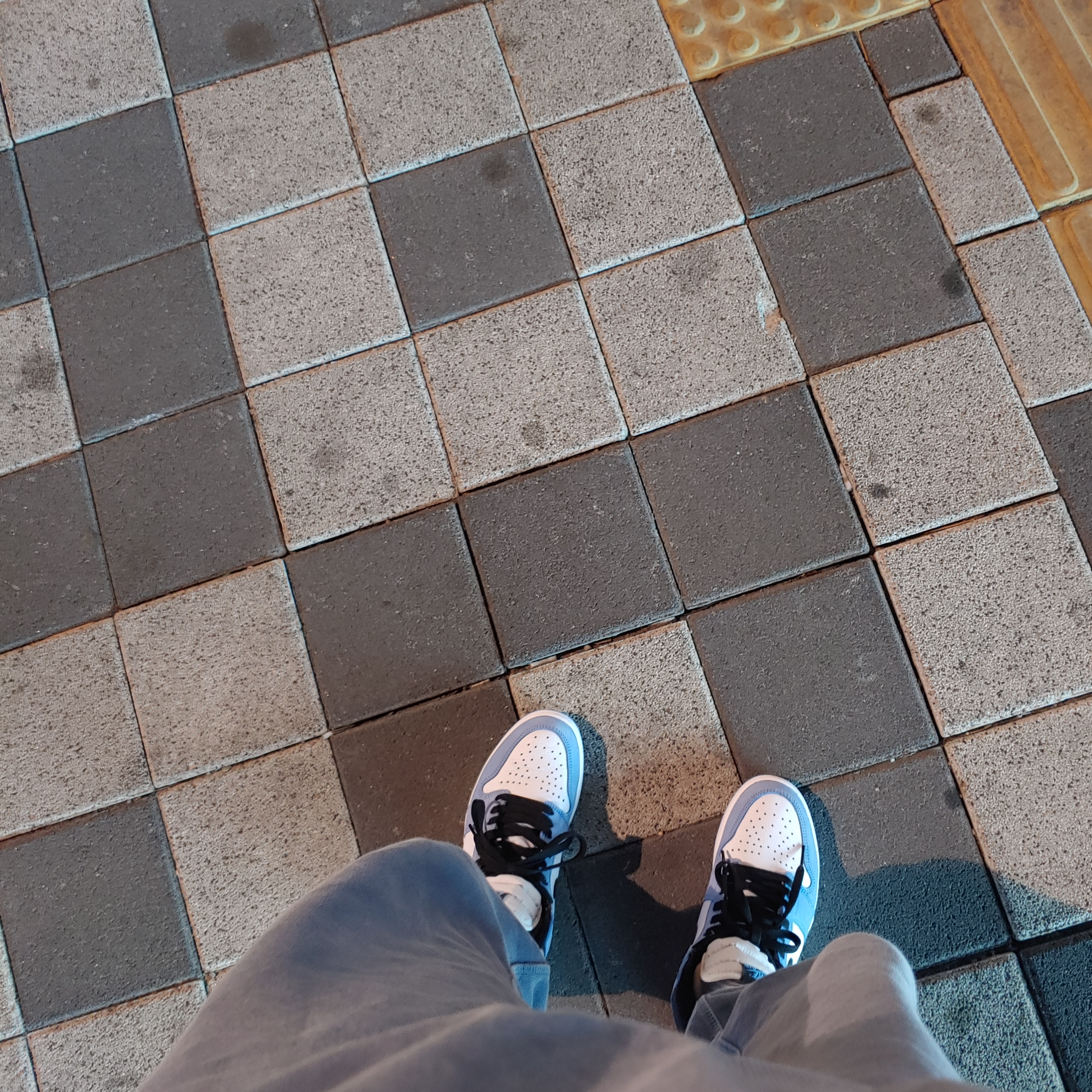 Jordan 1 Retro High OG University Blue 착용 스타일