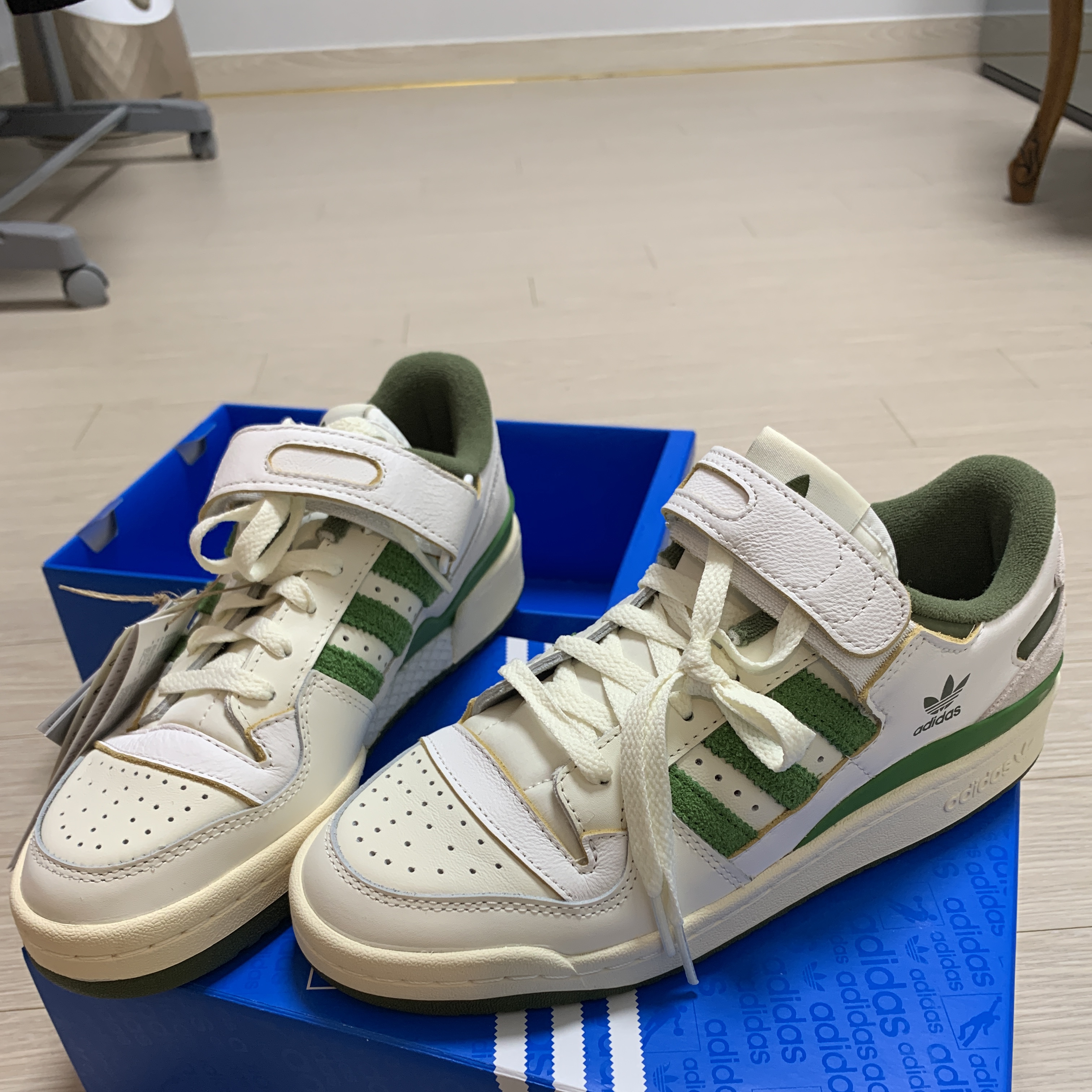 Adidas Forum 84 Low Crew Green 착용 스타일 - 2