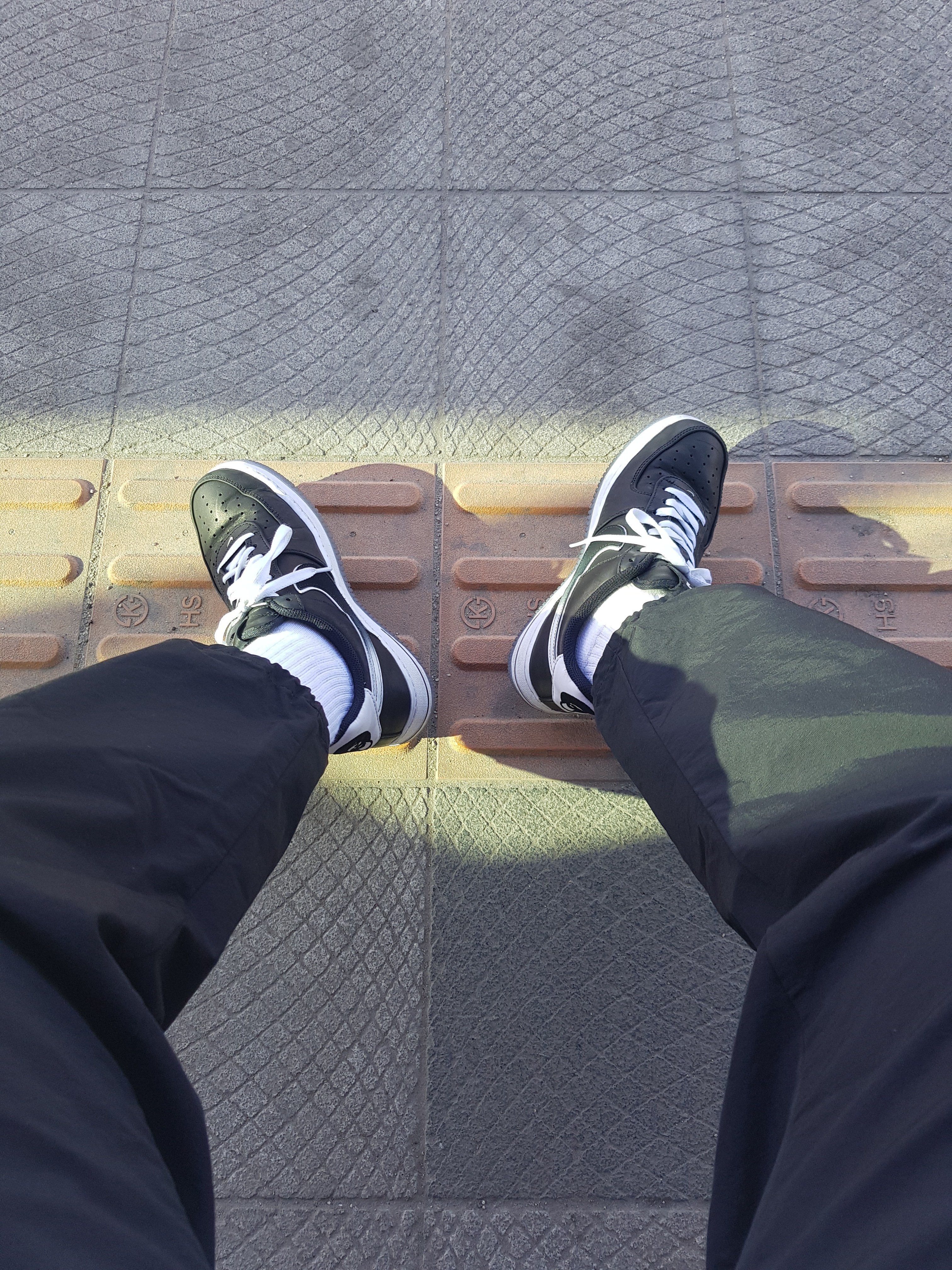 Nike Air Force 1 Low Colin Kaepernick 착용 스타일