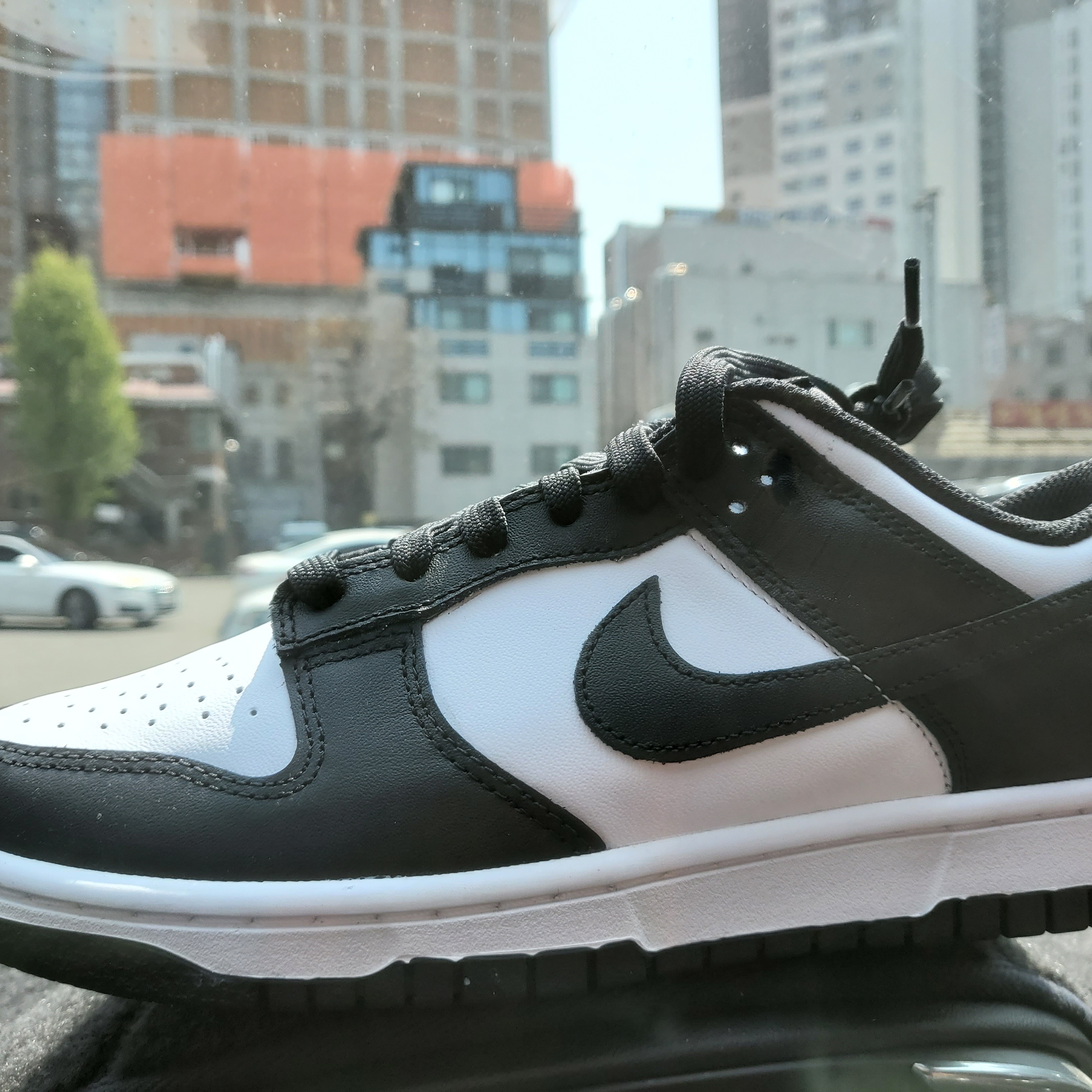 (W) Nike Dunk Low Black 착용 스타일 - 2