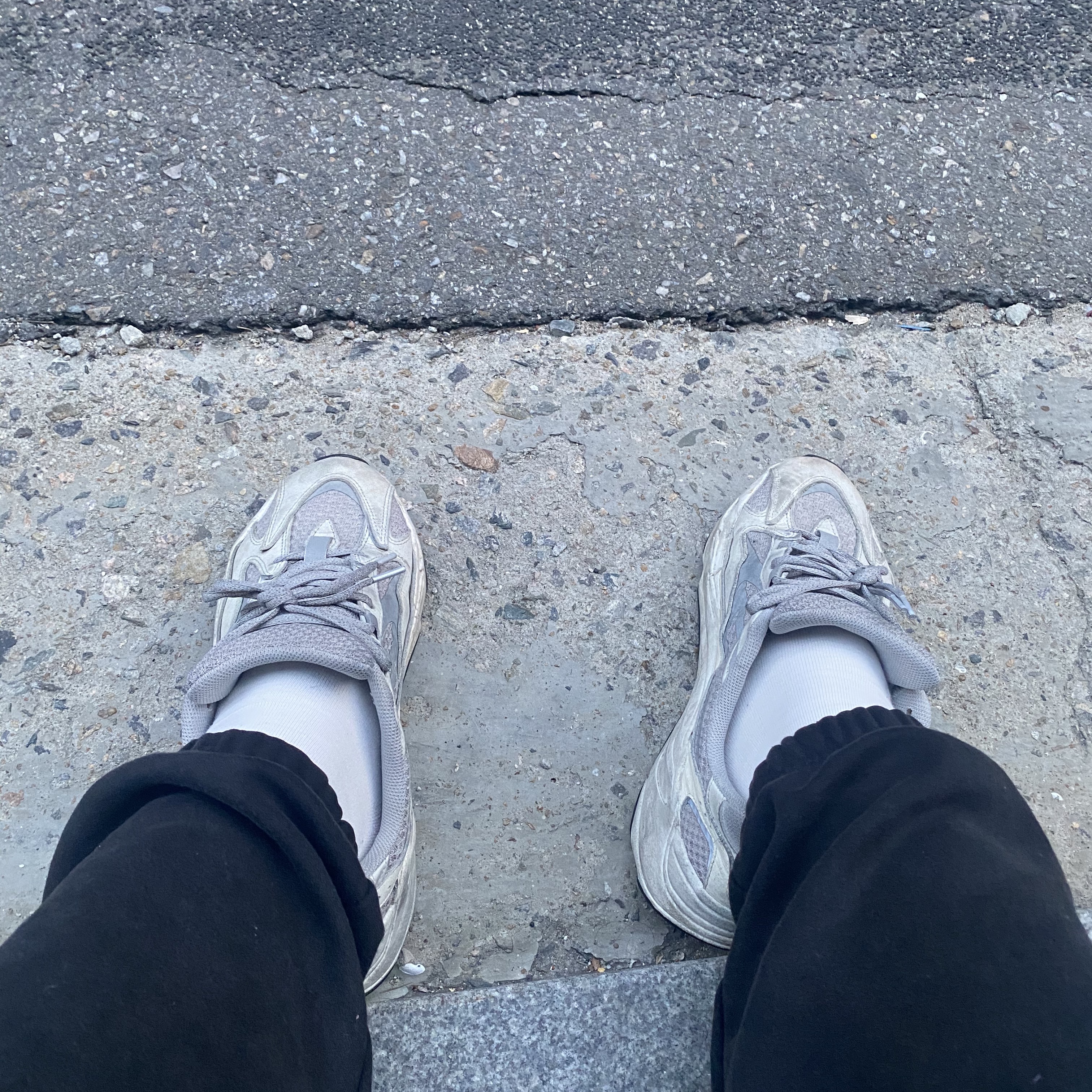 Adidas Yeezy Boost 700 V2 Static 2018 착용 스타일