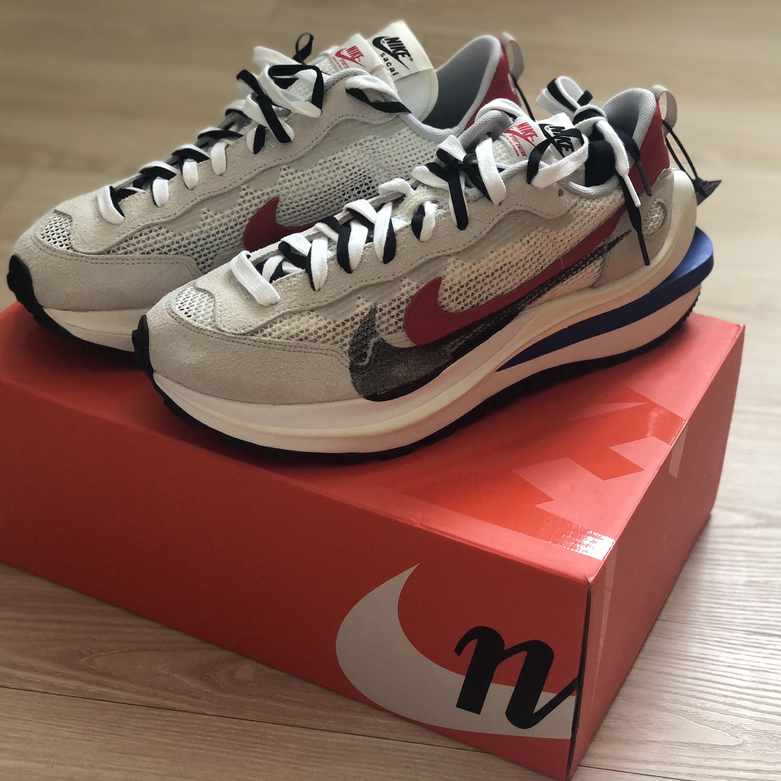 Nike x Sacai VaporWaffle Royal Fuchsia 착용 스타일 - 1