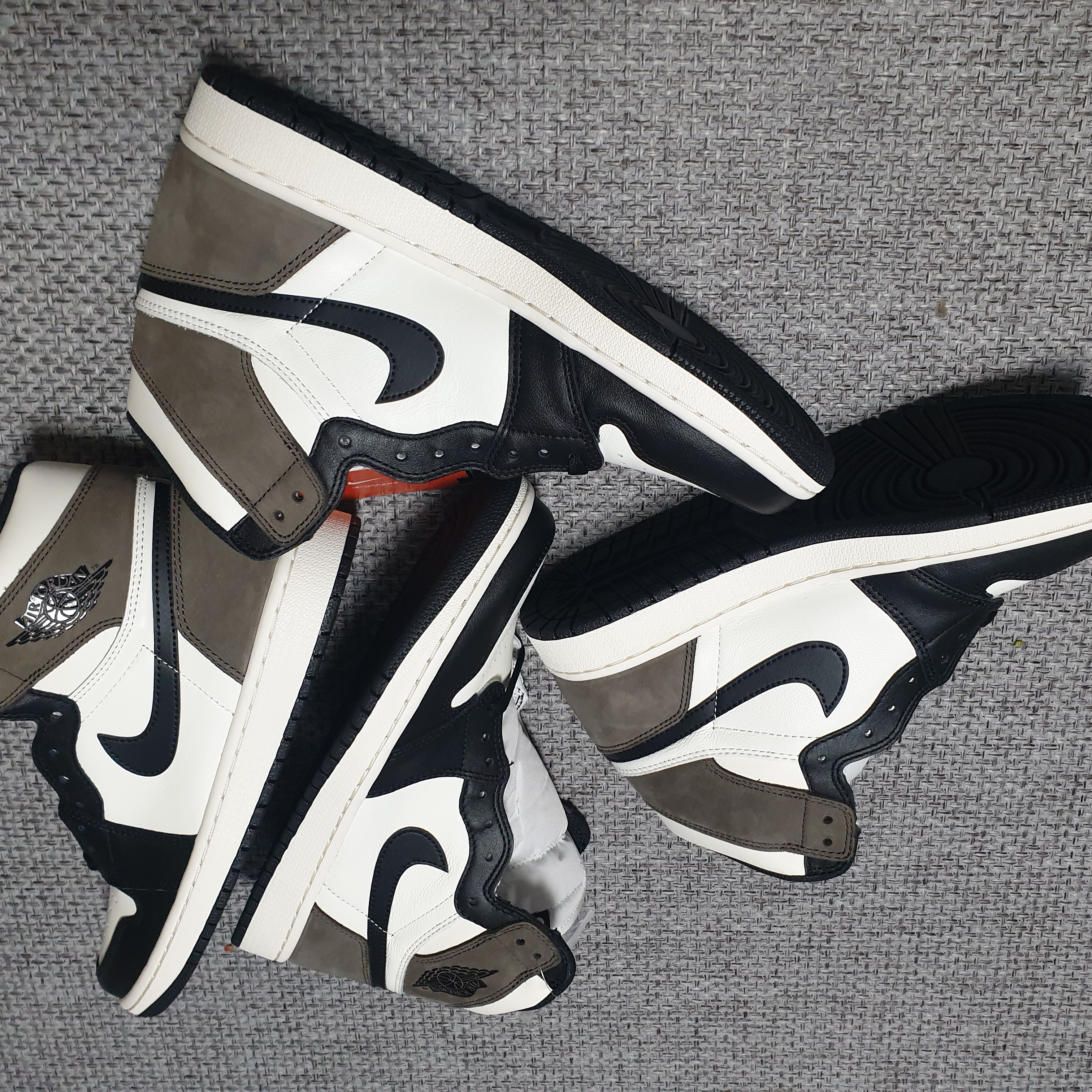 Jordan 1 Retro High OG Black Mocha 착용 스타일 - 4