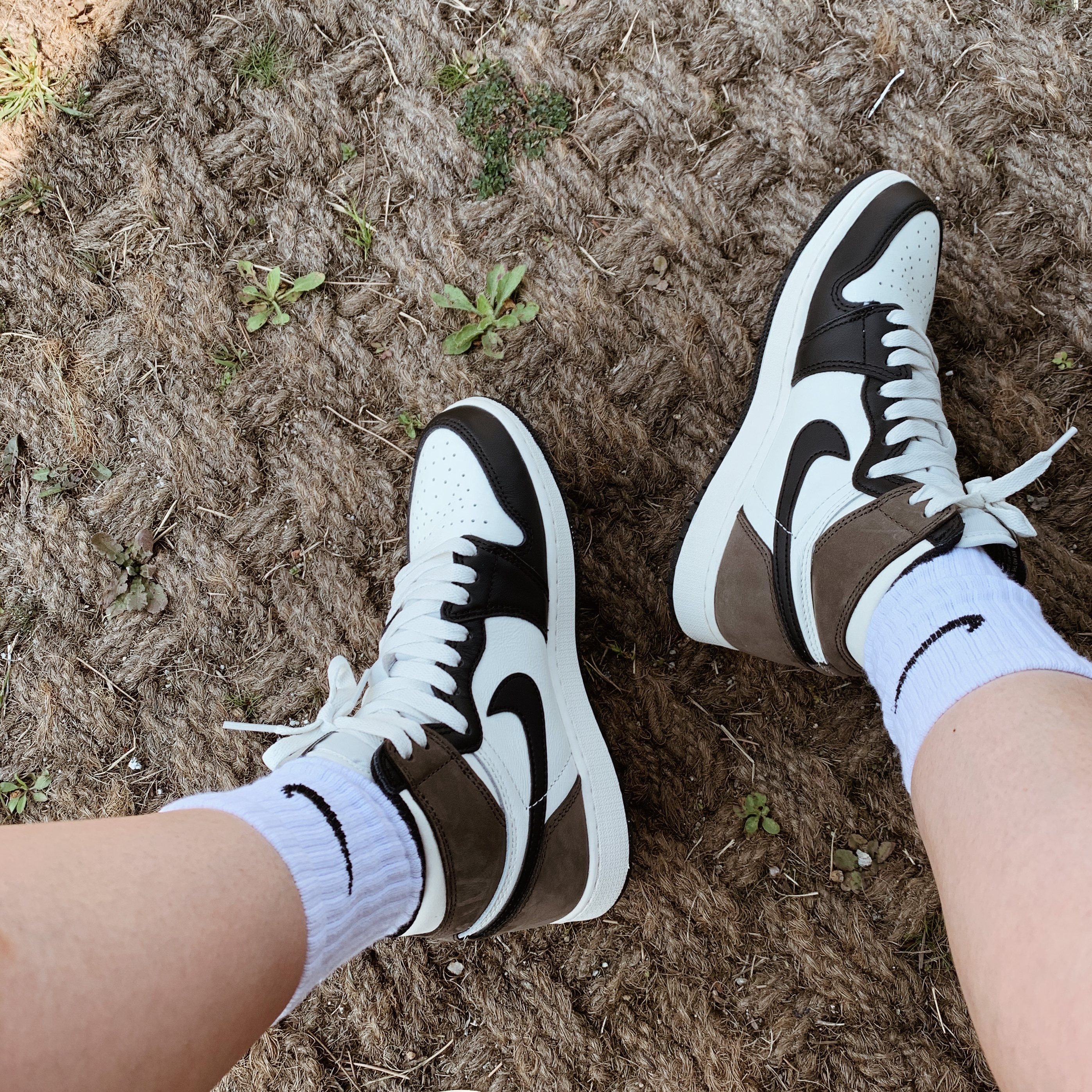 (GS) Jordan 1 Retro High OG Black Mocha, Jordan 1 Retro High OG Black Mocha 착용 스타일