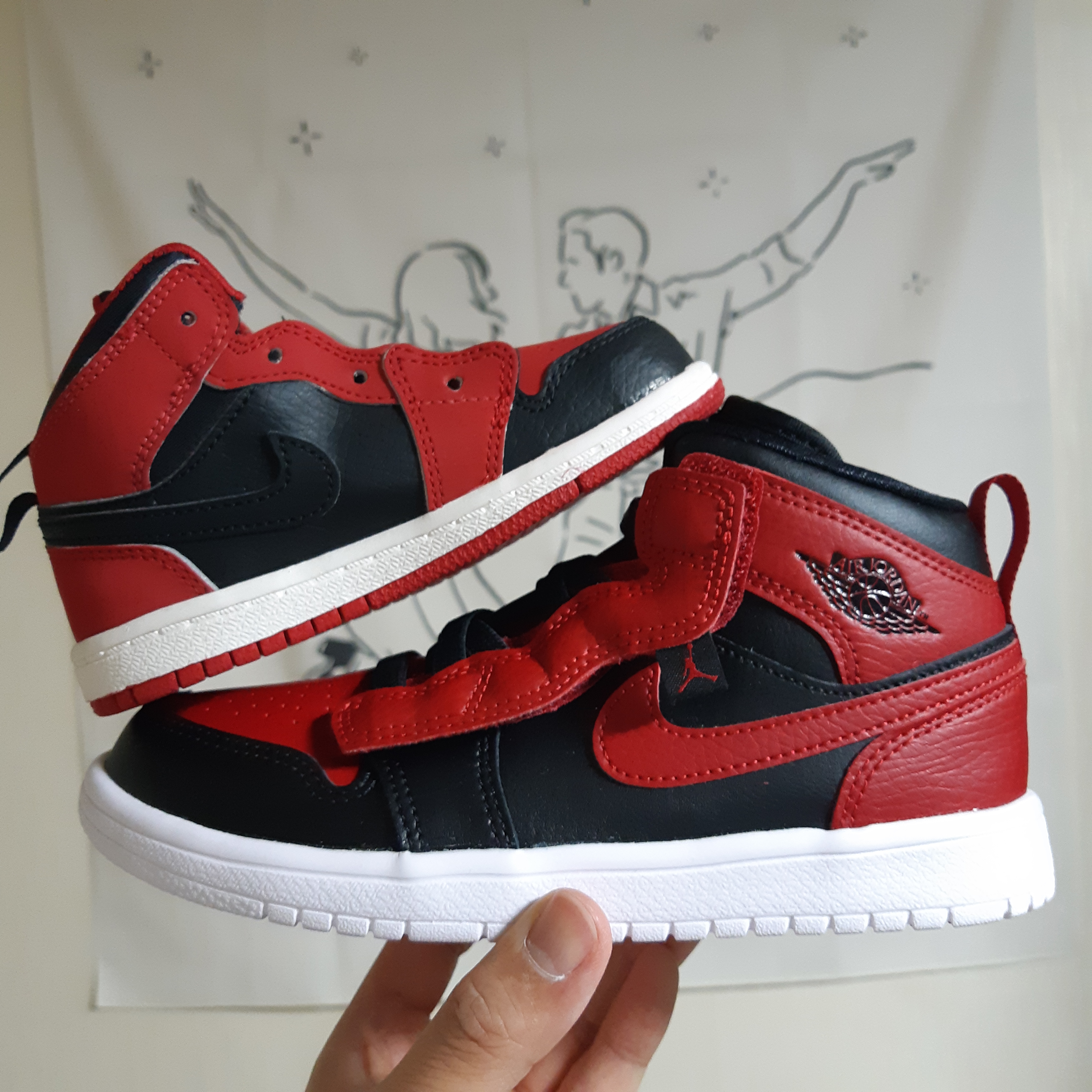 (TD) Jordan 1 Mid Black Gym Red, (PS) Jordan 1 Mid Alt Bred Banned 2020 착용 스타일