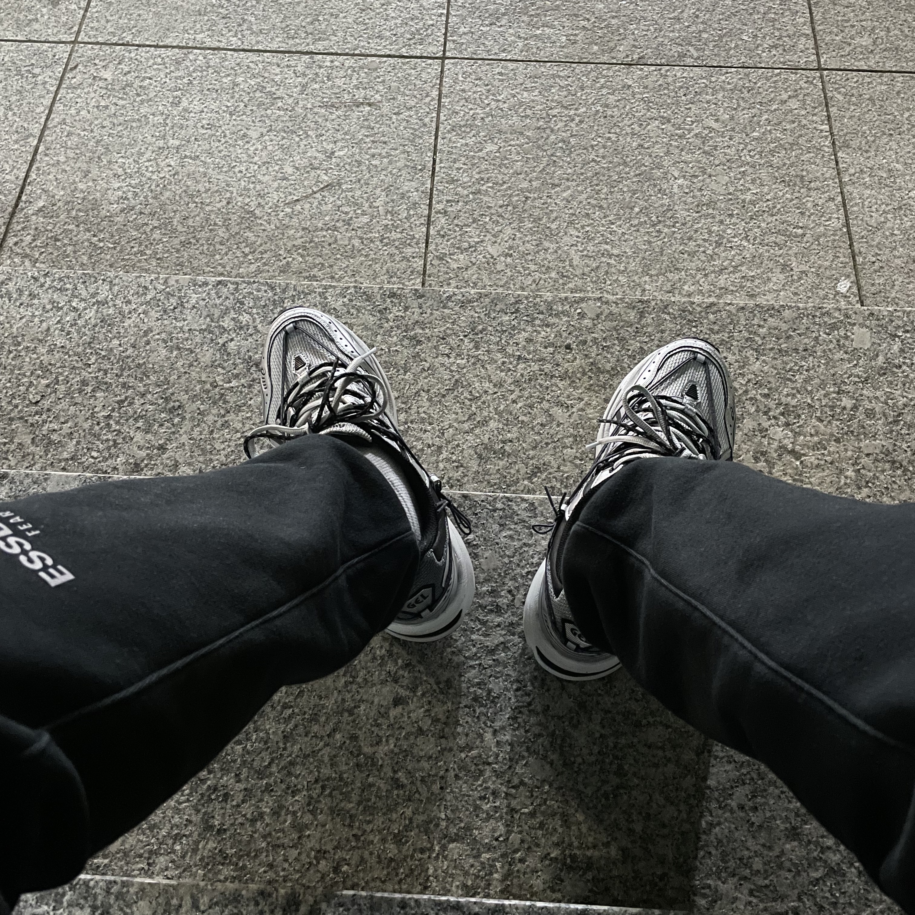 Asics x Andersson Bell Gel-1090 Glacier Grey Silver 착용 스타일