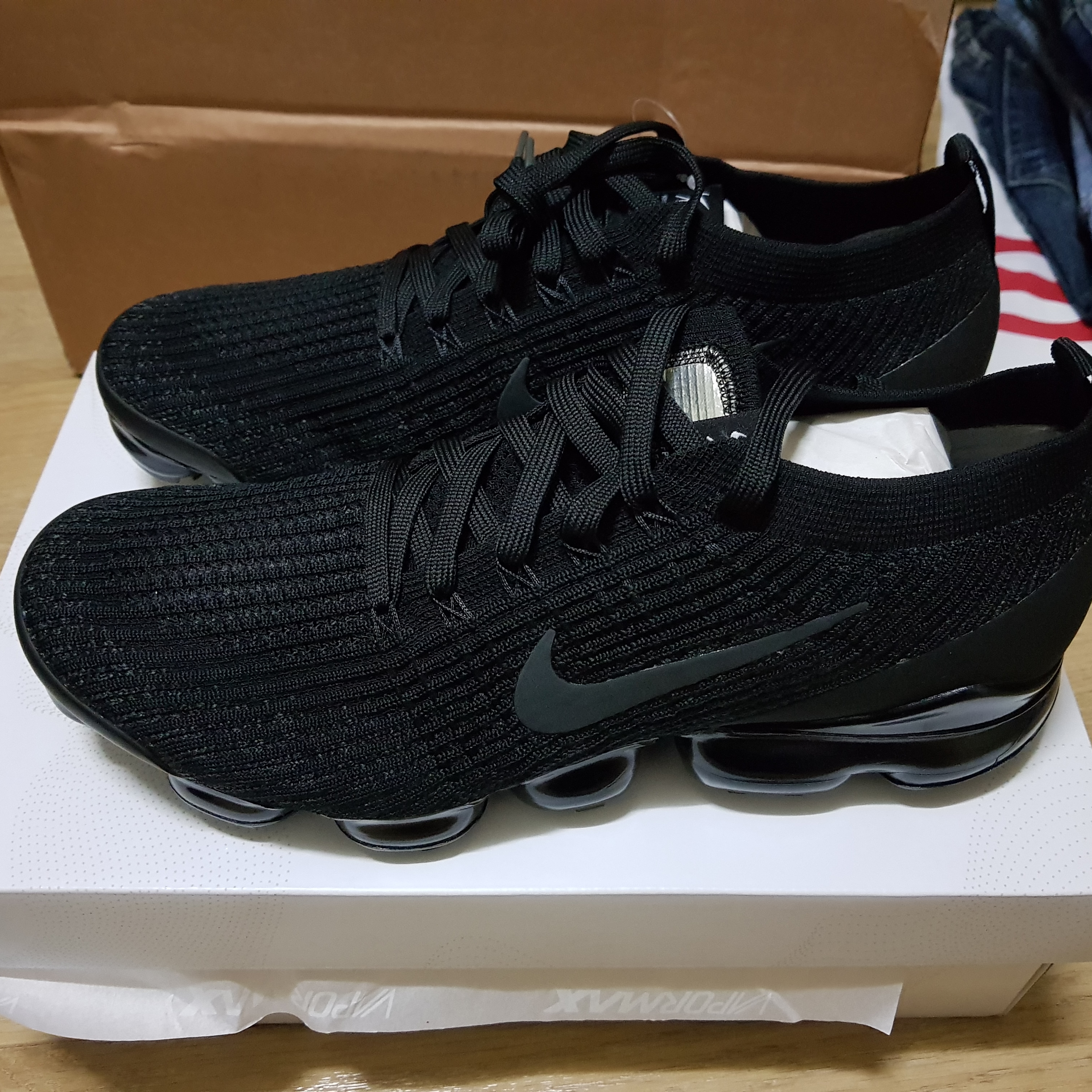 Nike Air VaporMax Flyknit 3.0 Triple Black 착용 스타일