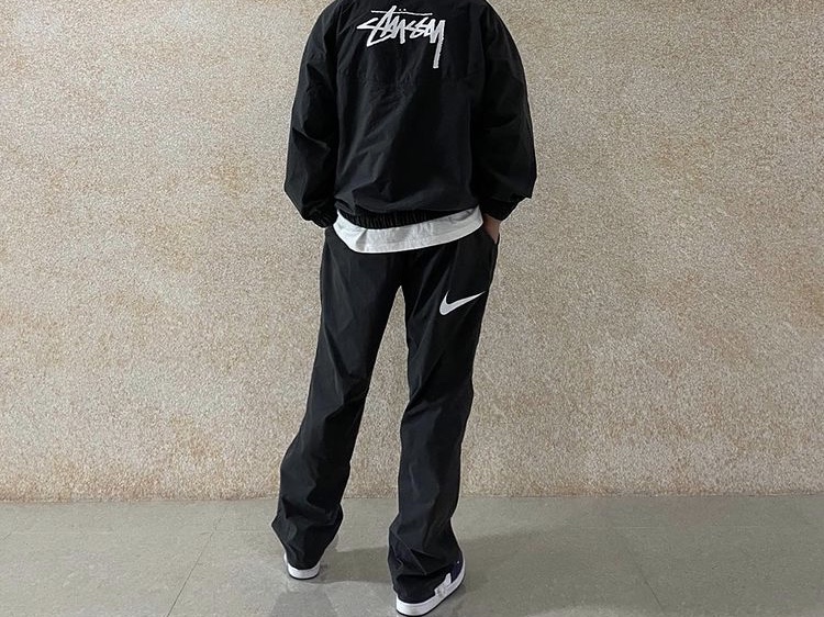 Nike x Stussy Windrunner Jacket Off Noir, Nike x Stussy Beach Pants Off Noir 착용 스타일 - 2