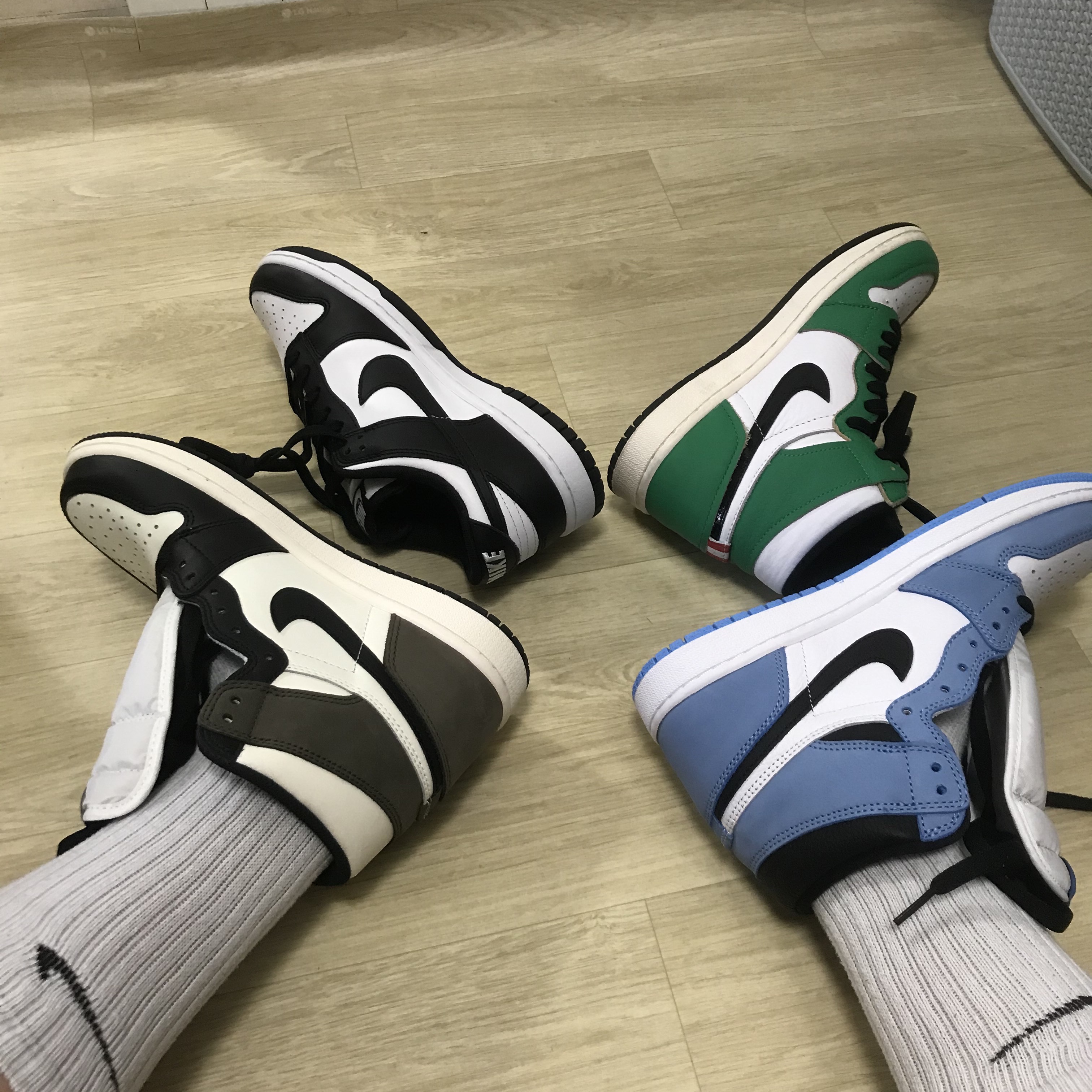 Jordan 1 Retro High OG Black Mocha, Jordan 1 Retro High OG University Blue 착용 스타일