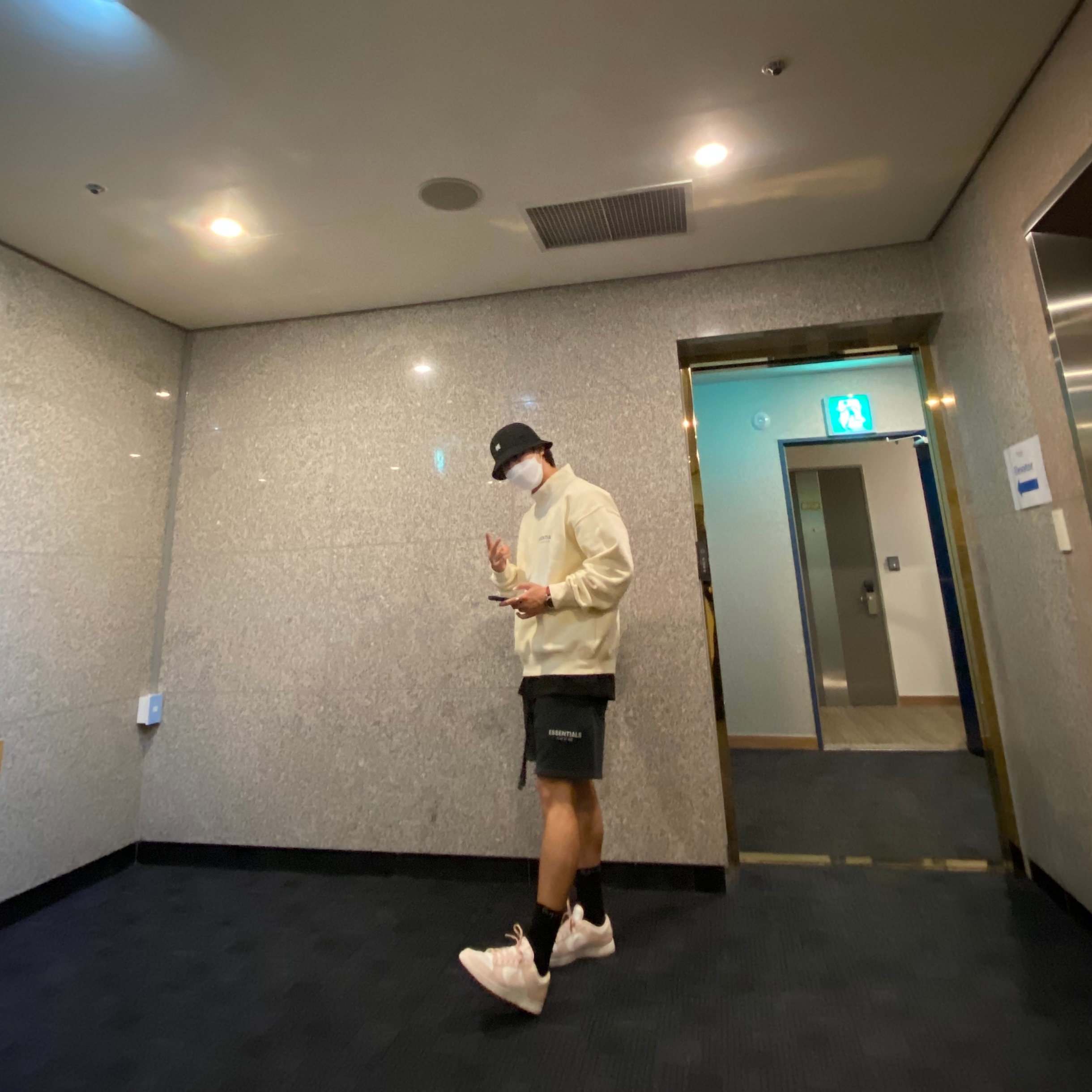 (W) Nike Dunk Low Orange Pearl, Essentials Sweatshorts Black 2020 착용 스타일