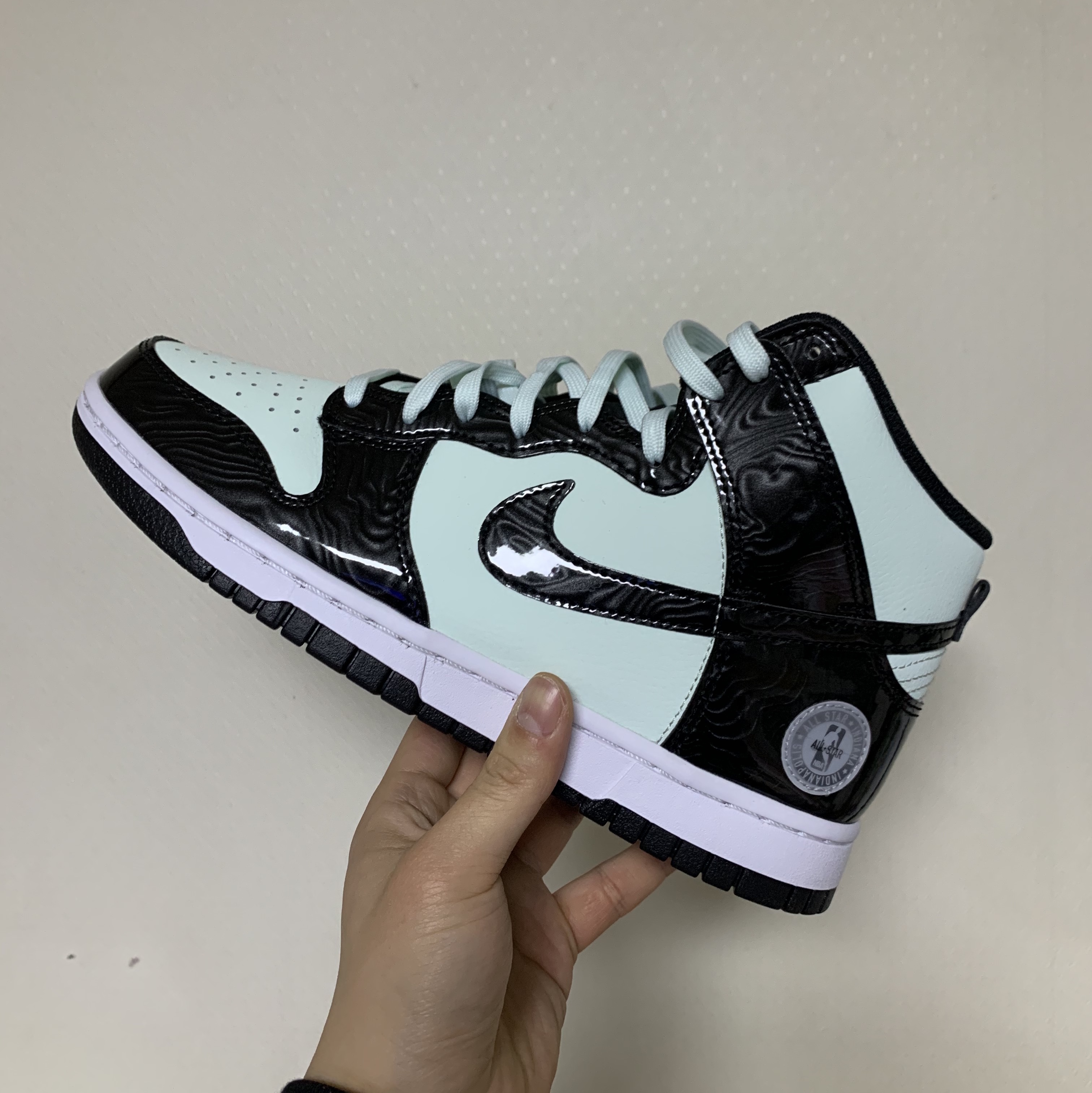 Nike Dunk High Barely Green, (W) Nike ZoomX Vista Grind Gold Suede Coral Stardust 착용 스타일 - 2