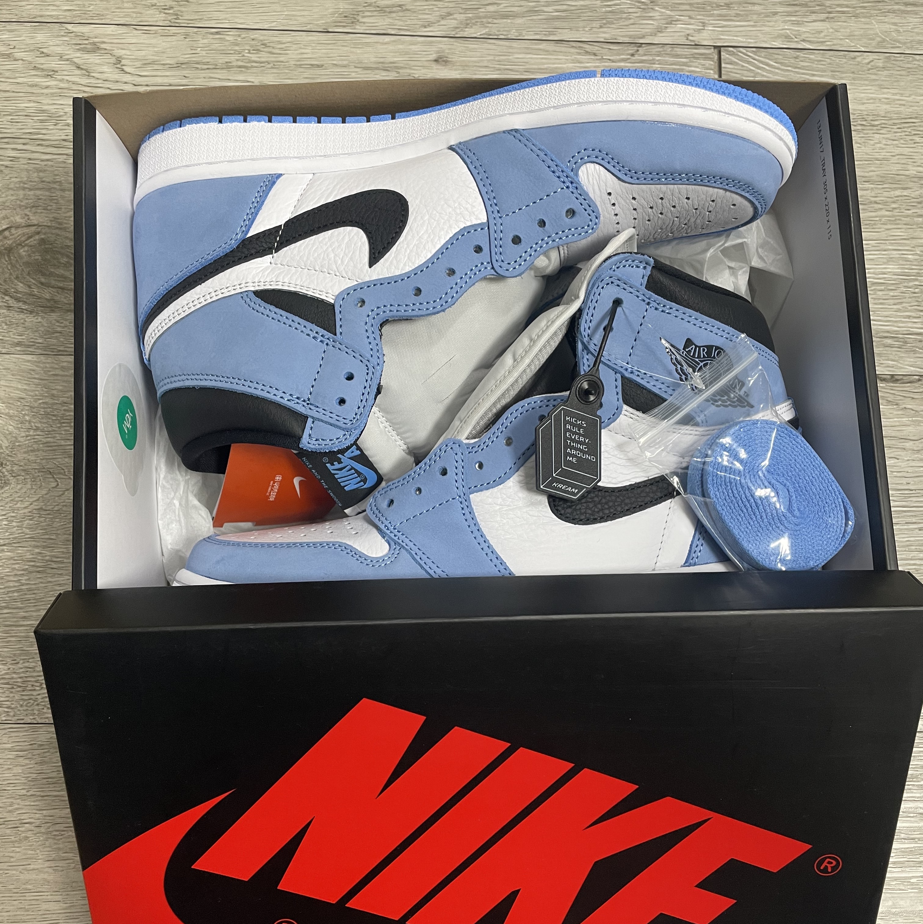 Jordan 1 Retro High OG University Blue 착용 스타일 - 2