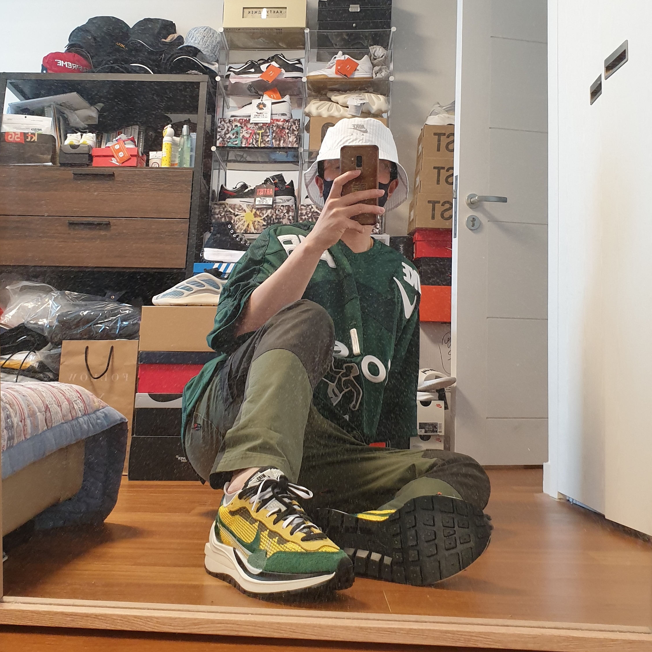 Nike x Kim Jones Bucket Hat White, Nike x Cactus Plant Flea Market S/S Jersey Green - Asia 착용 스타일 - 3