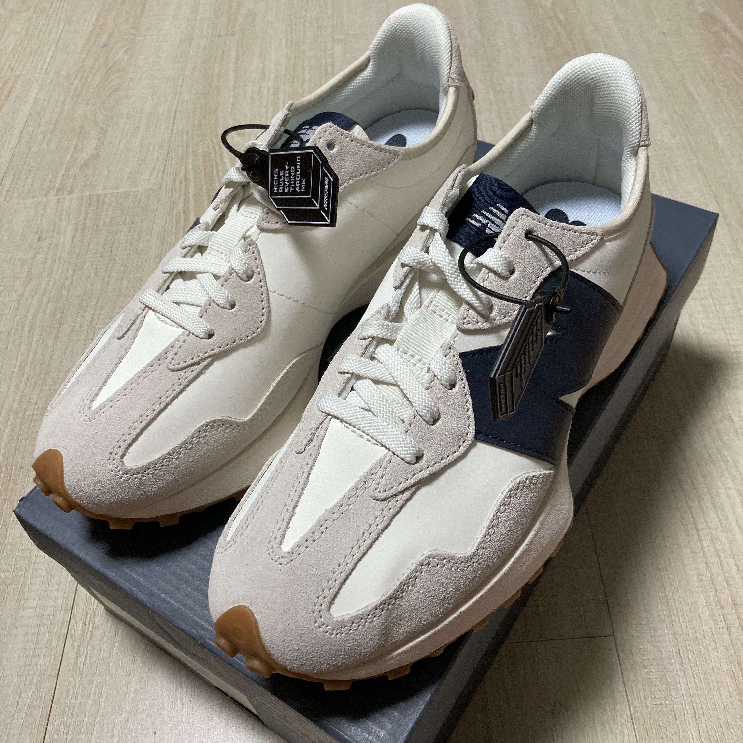 (W) New Balance 327 Beige Gum 착용 스타일