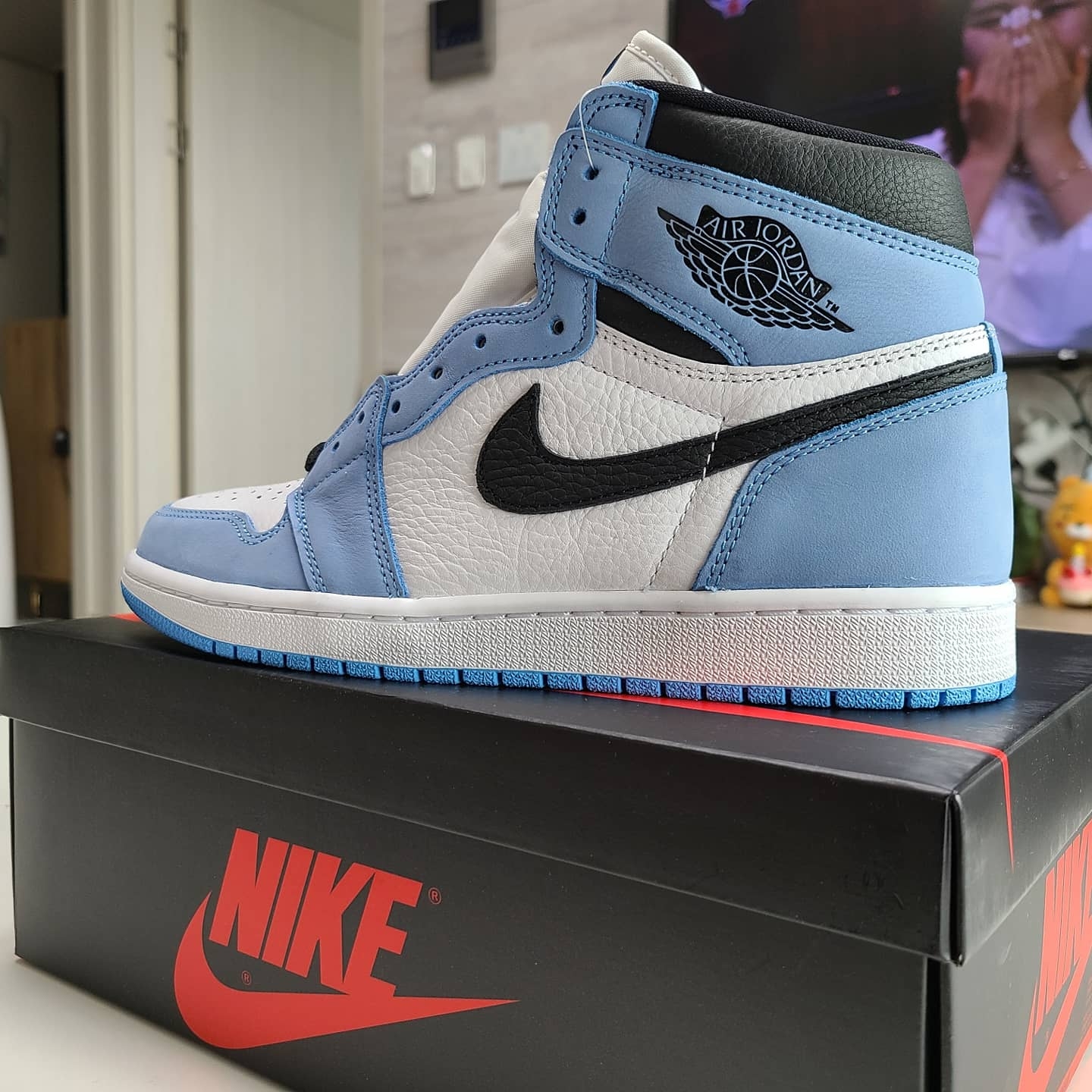 Jordan 1 Retro High OG University Blue 착용 스타일 - 1