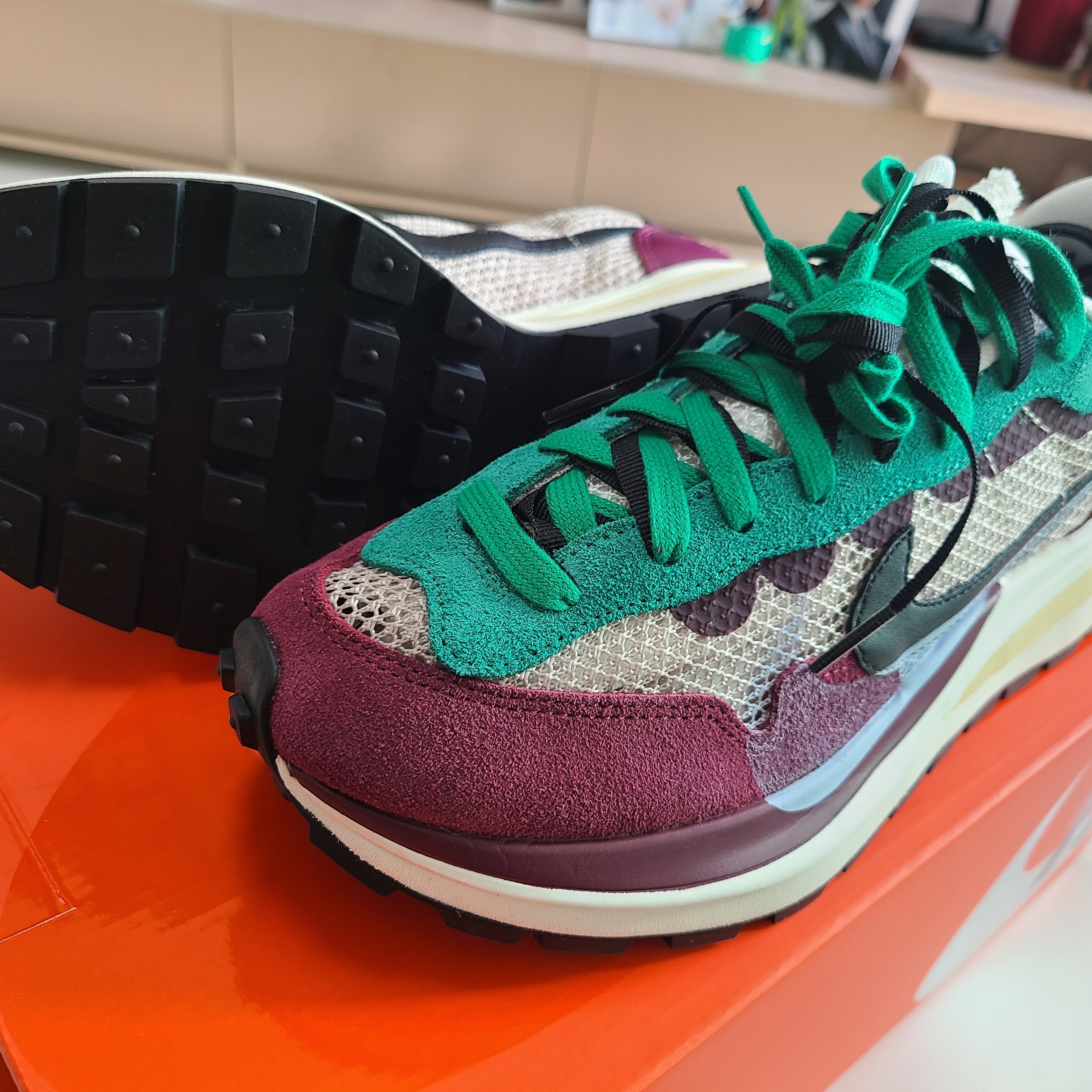 Nike x Sacai VaporWaffle String & Black Villain Red 착용 스타일 - 2