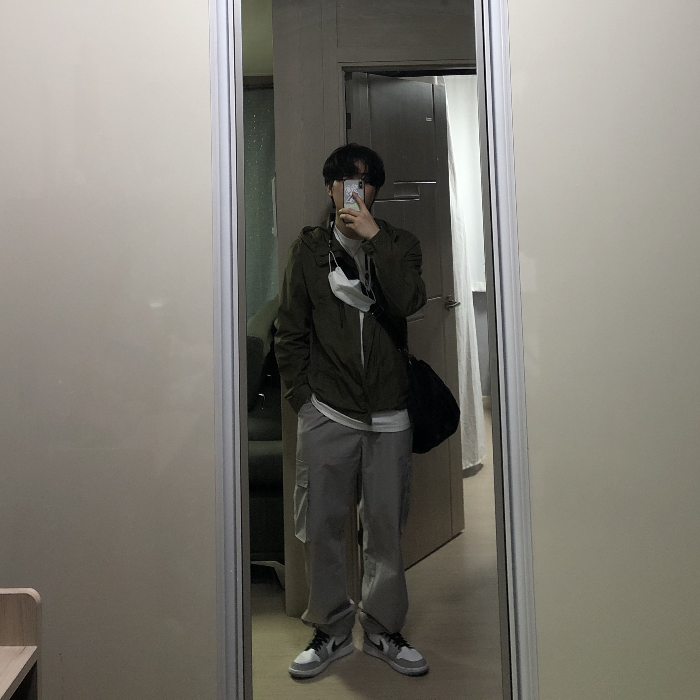 Jordan 1 Mid Light Smoke Grey 착용 스타일 - 1