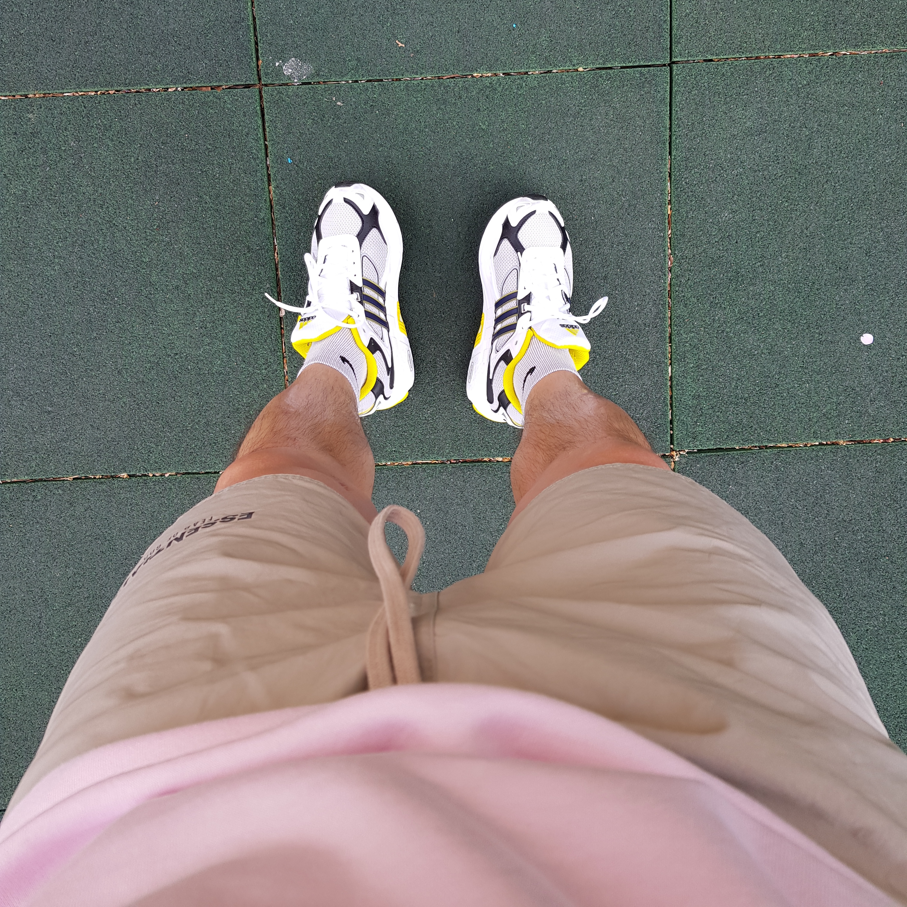 Essentials Volley Shorts Olive/Khaki - 20FW, Adidas Response CL White Yellow 착용 스타일