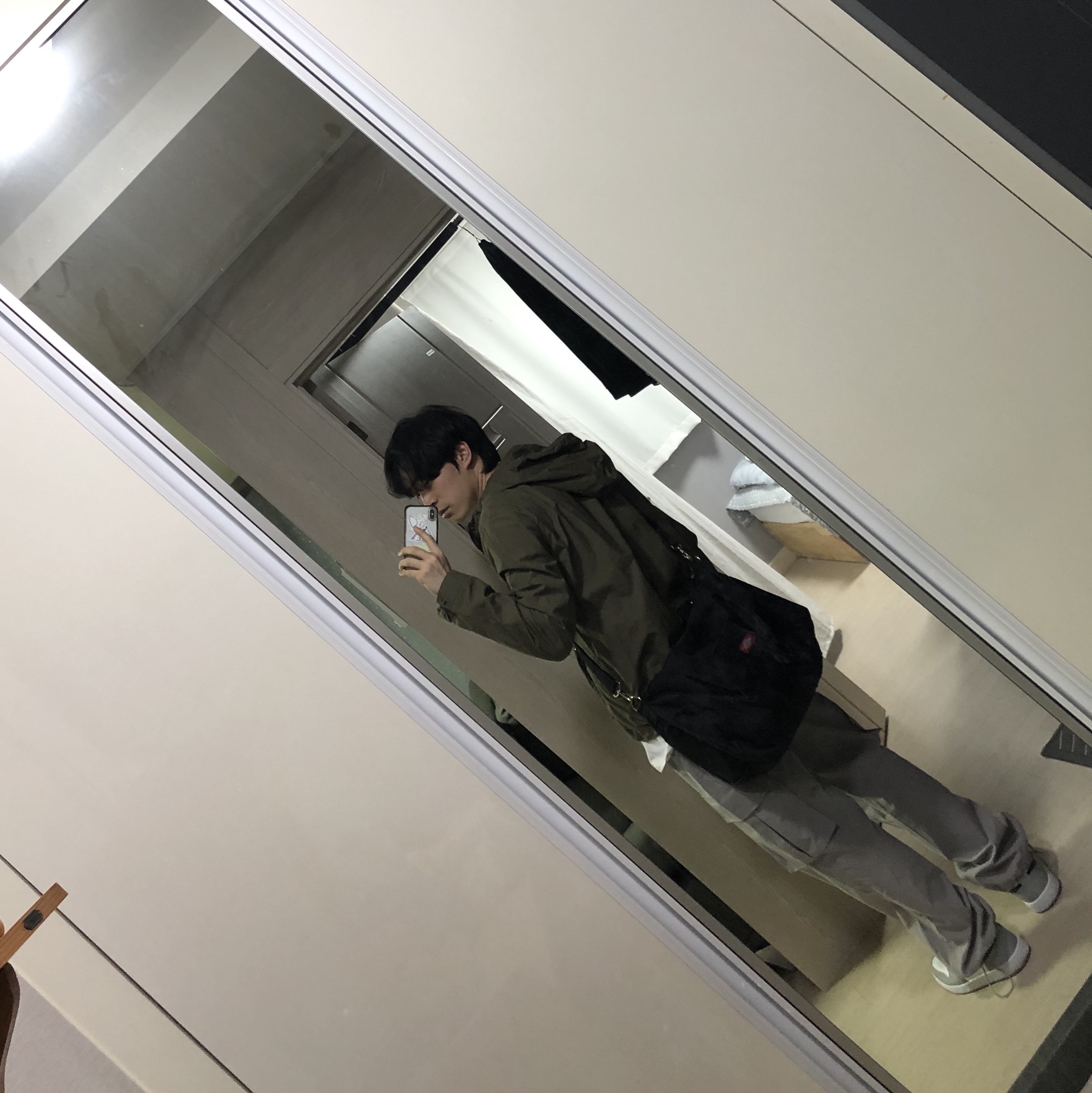 Jordan 1 Mid Light Smoke Grey 착용 스타일 - 2