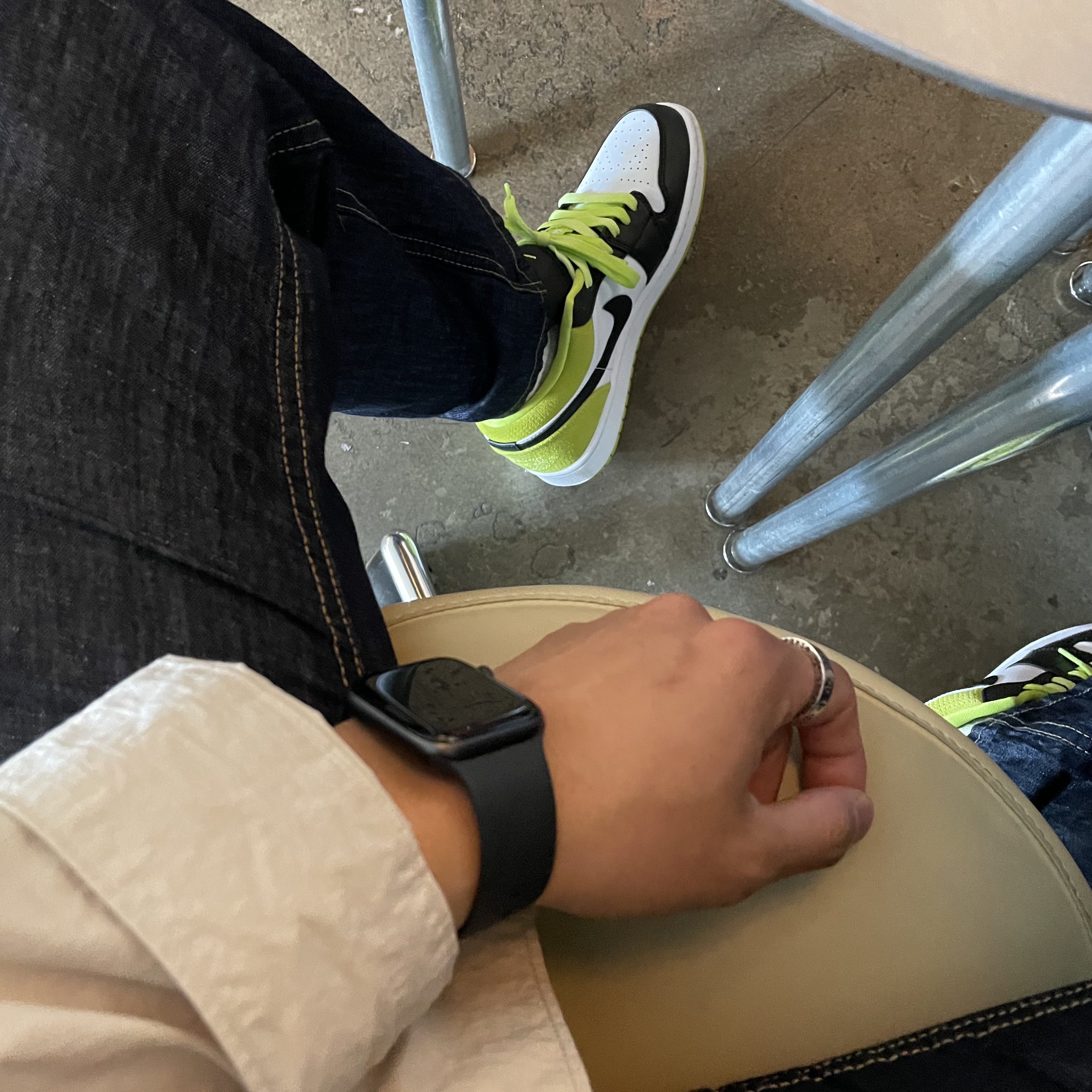 Jordan 1 Low SE Cyber Green 착용 스타일