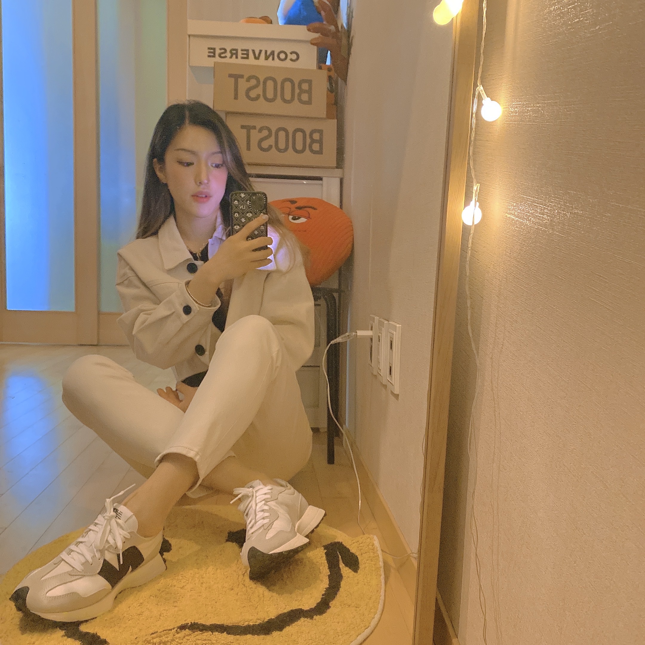 New Balance 327 White Black 착용 스타일 - 1