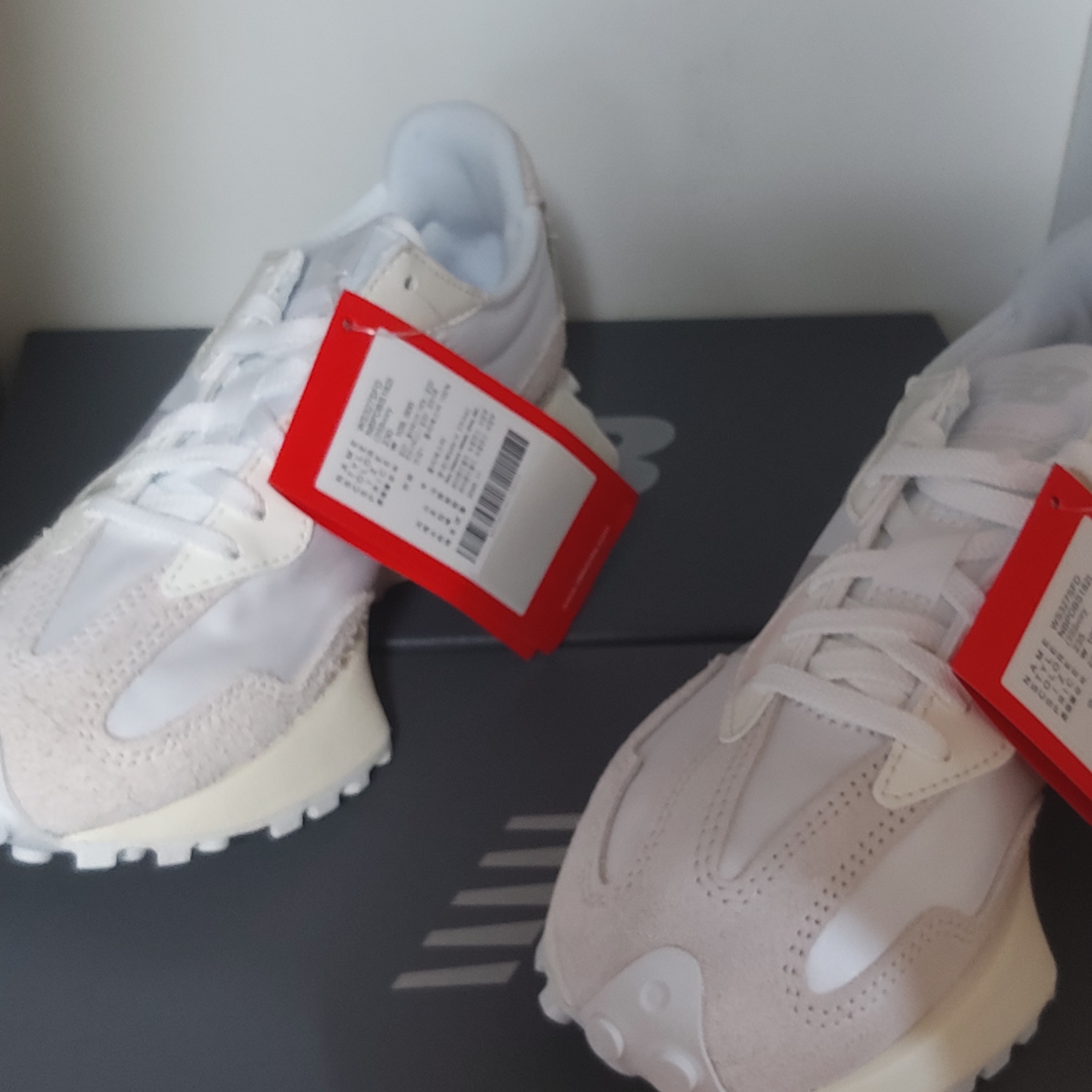 (W) New Balance 327 White Moonbeam 착용 스타일