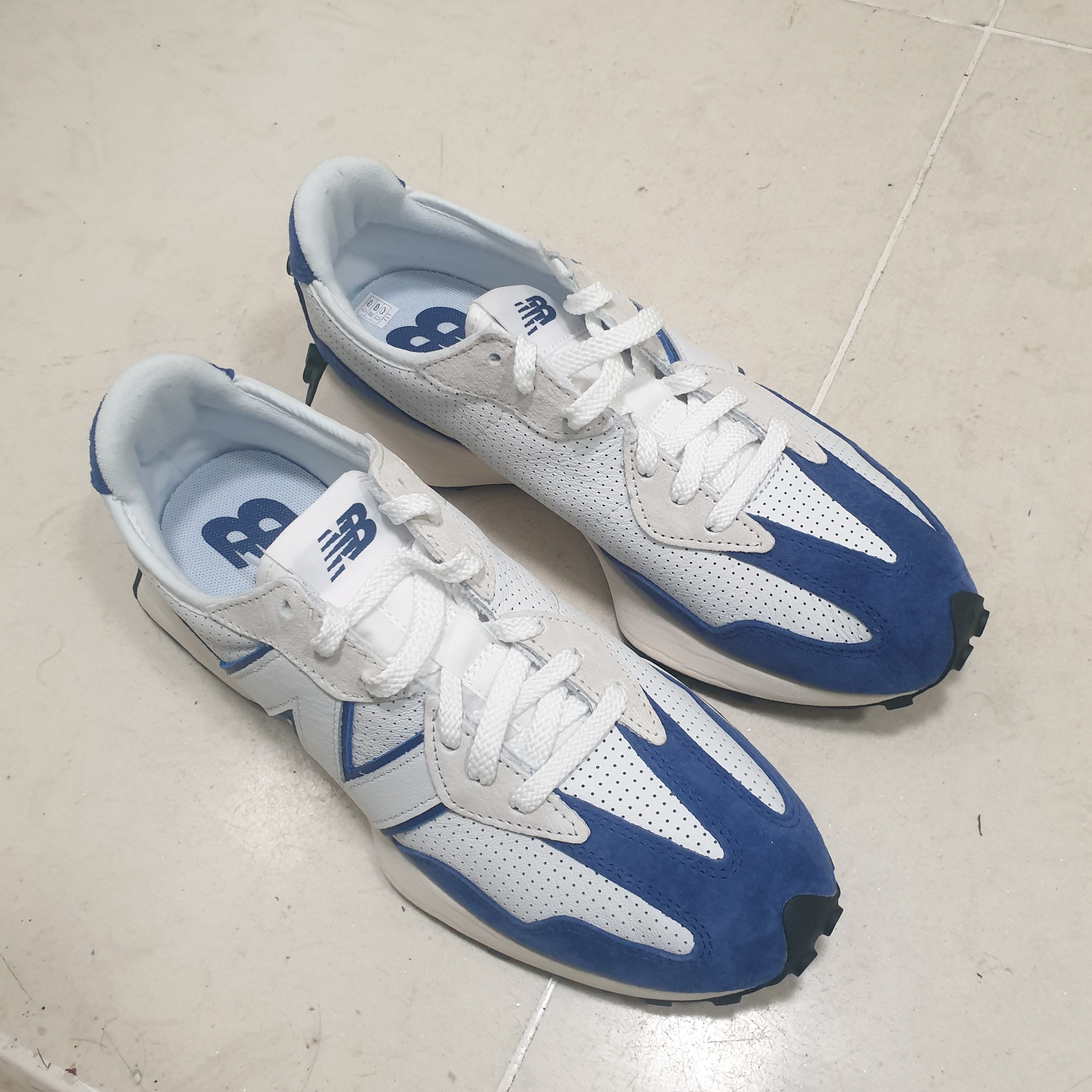 New Balance 327 Primary Pack Blue 착용 스타일 - 2