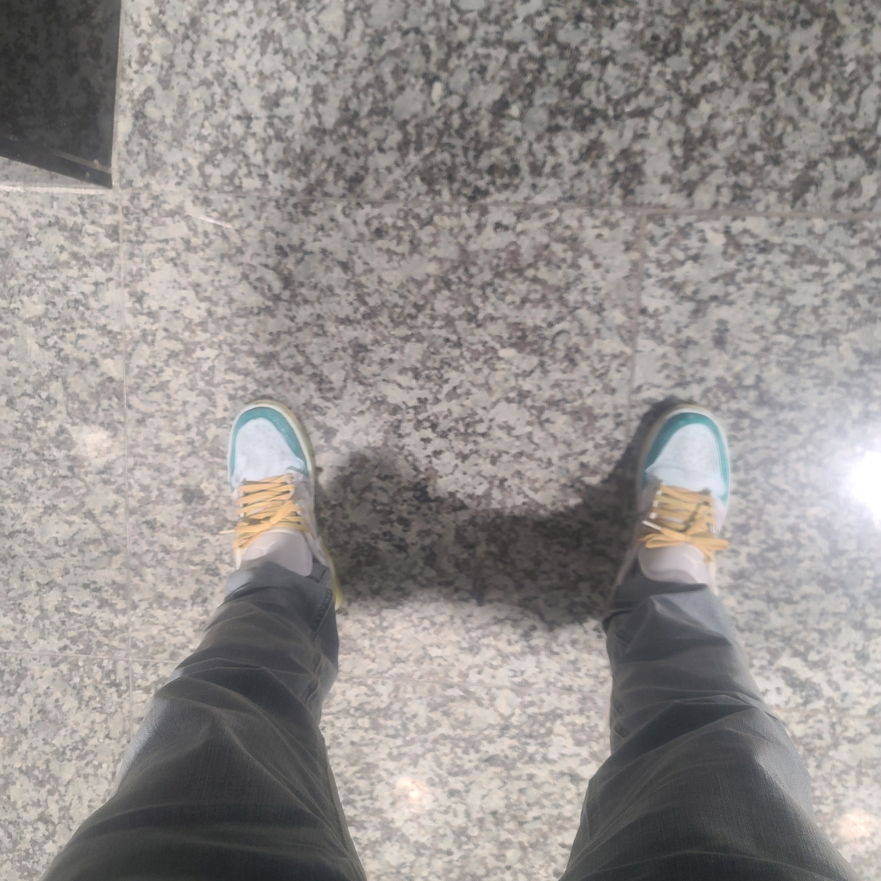 Jordan 1 Low Triple White Tumbled Leather 2020 착용 스타일 - 4
